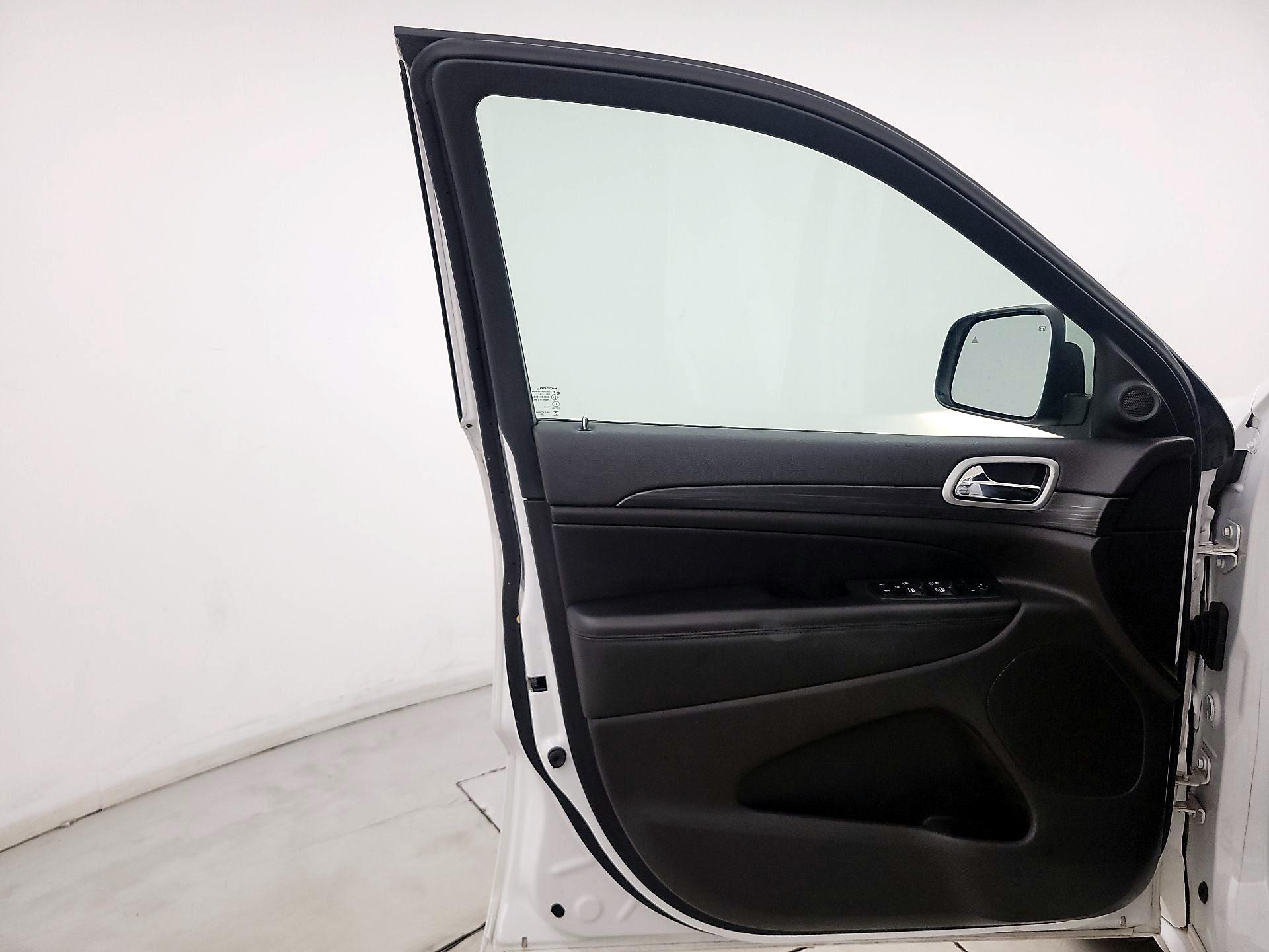 Thumbnail: 2019 Jeep Grand Cherokee - 12