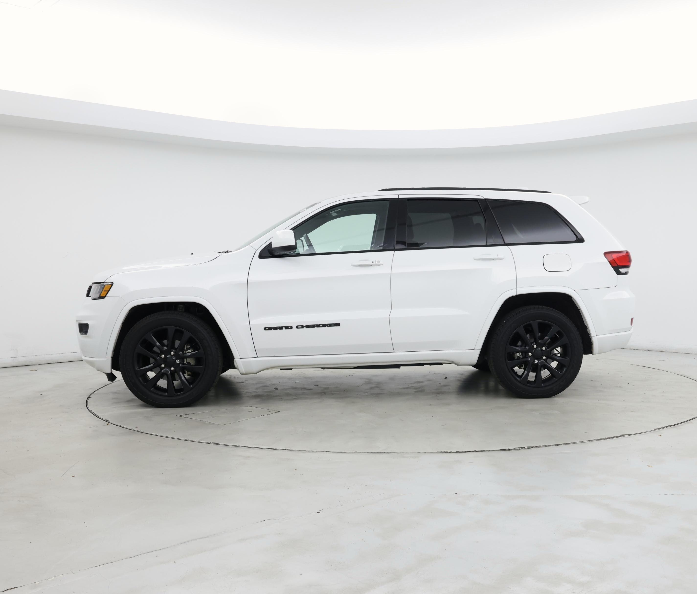 Thumbnail: 2019 Jeep Grand Cherokee - 3