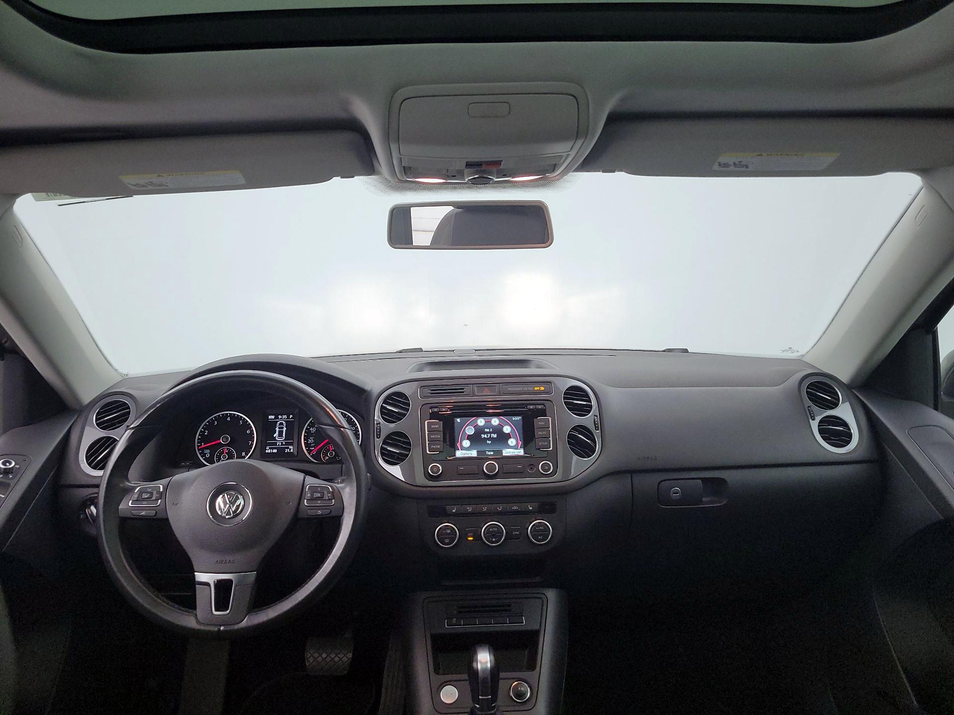 Thumbnail: 2015 Volkswagen Tiguan - 9