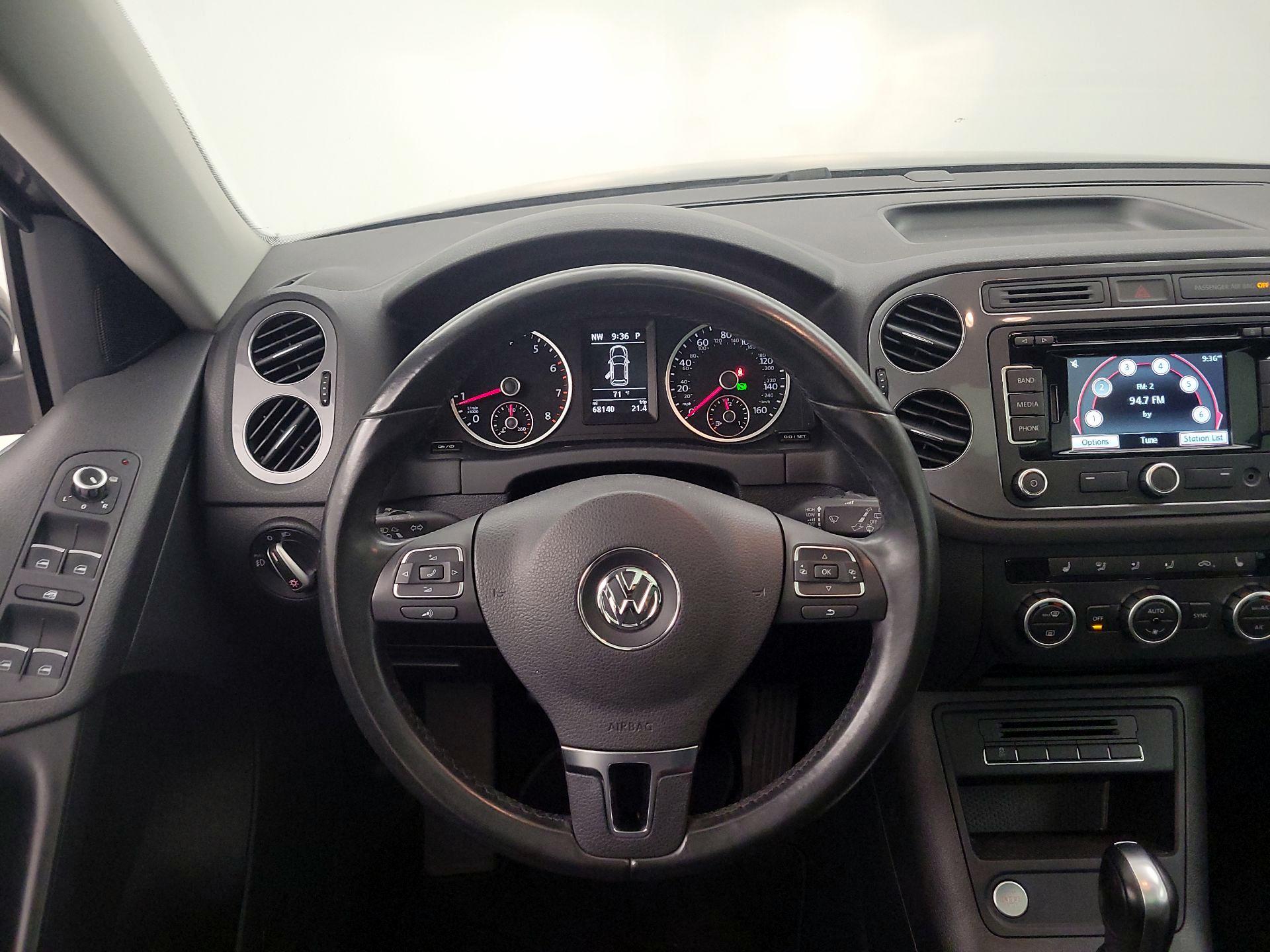 Thumbnail: 2015 Volkswagen Tiguan - 10