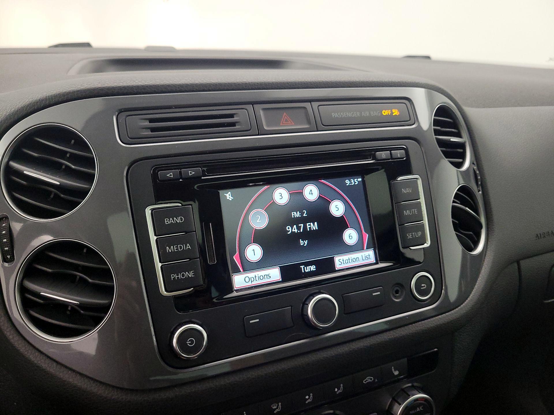 Thumbnail: 2015 Volkswagen Tiguan - 15