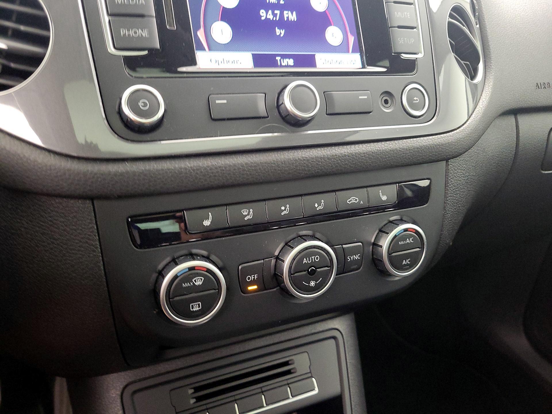 Thumbnail: 2015 Volkswagen Tiguan - 16