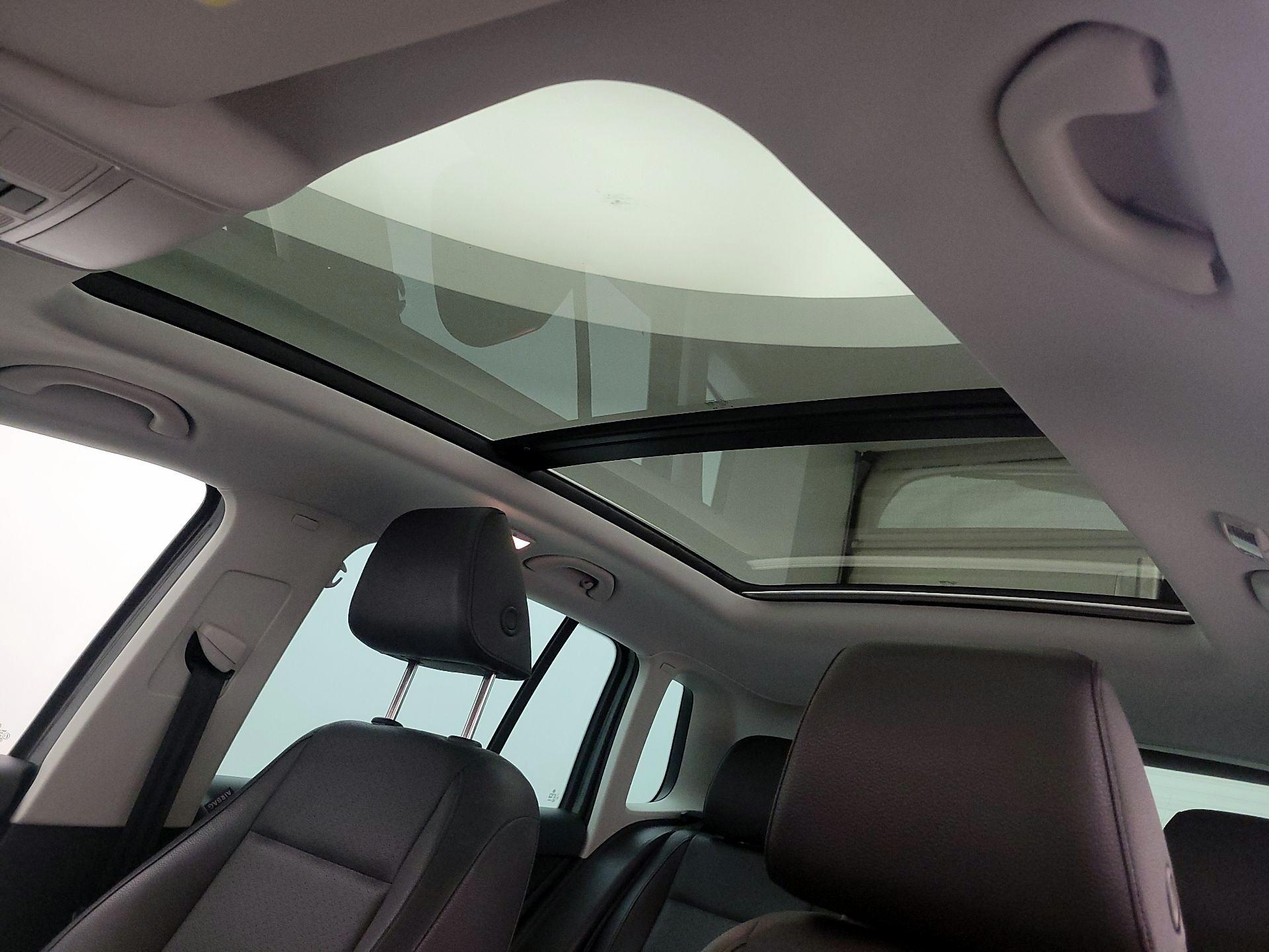 Thumbnail: 2015 Volkswagen Tiguan - 18