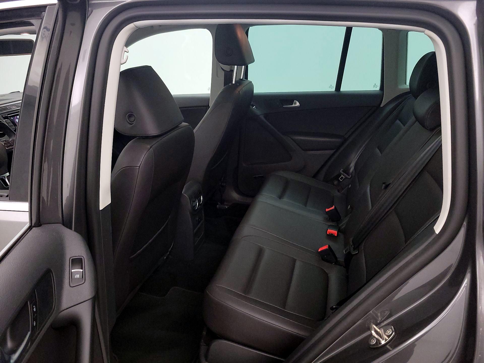 Thumbnail: 2015 Volkswagen Tiguan - 19