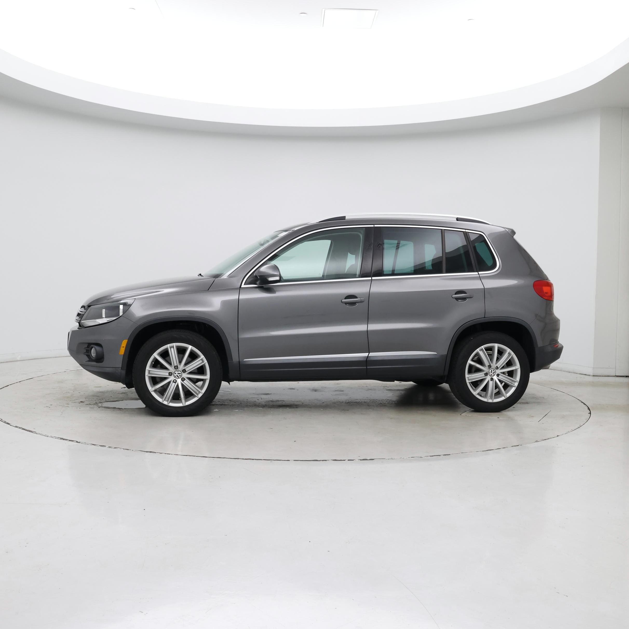 Thumbnail: 2015 Volkswagen Tiguan - 3