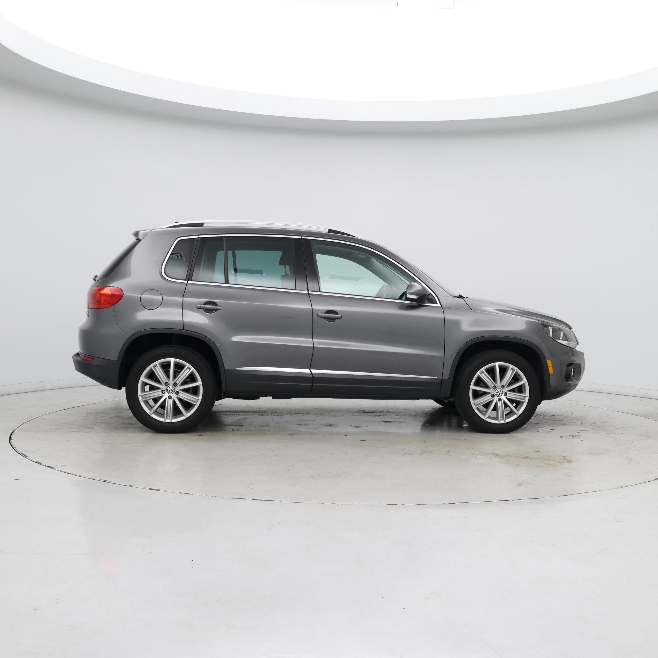 Thumbnail: 2015 Volkswagen Tiguan - 7