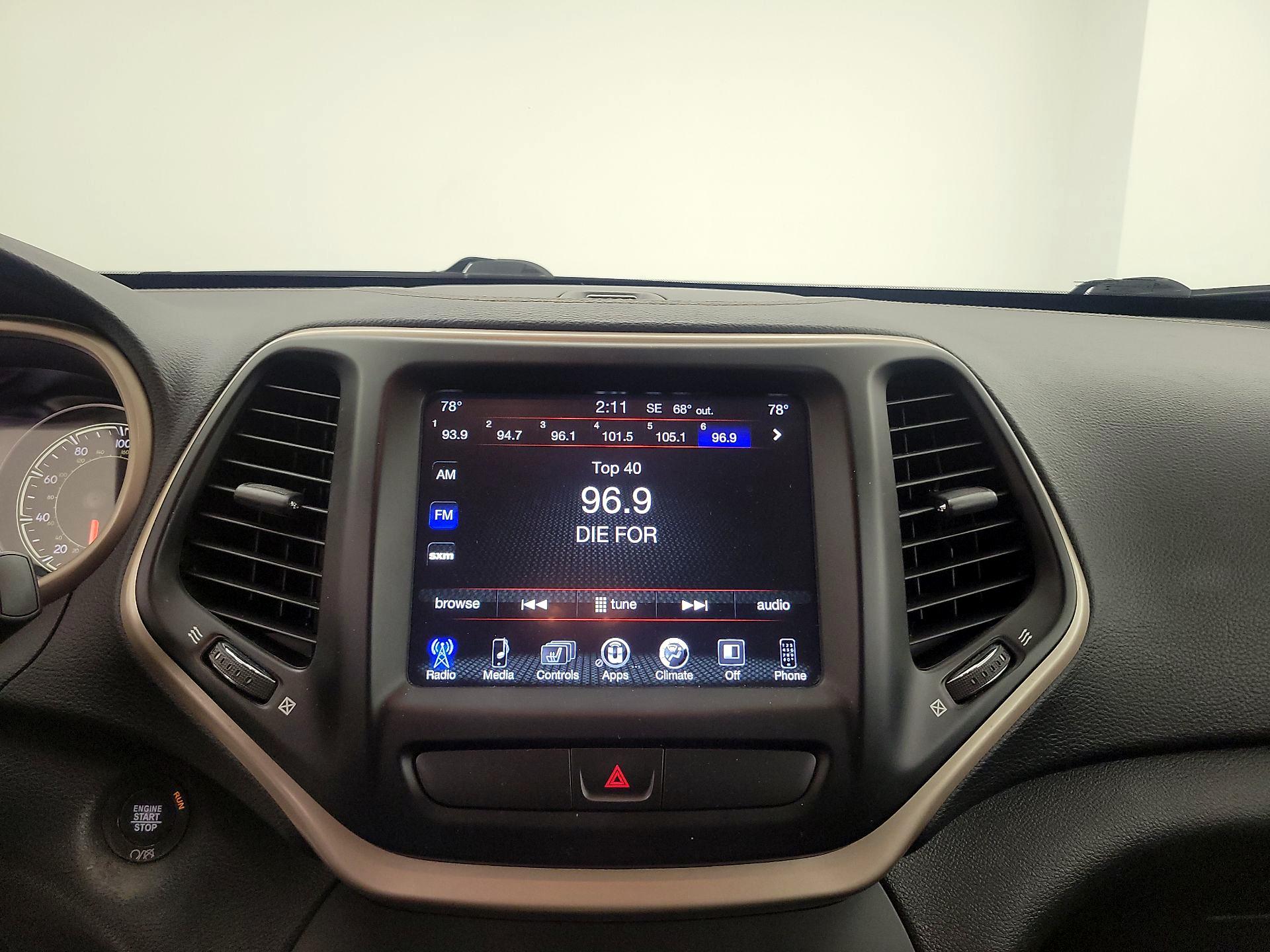 Thumbnail: 2016 Jeep Cherokee - 15