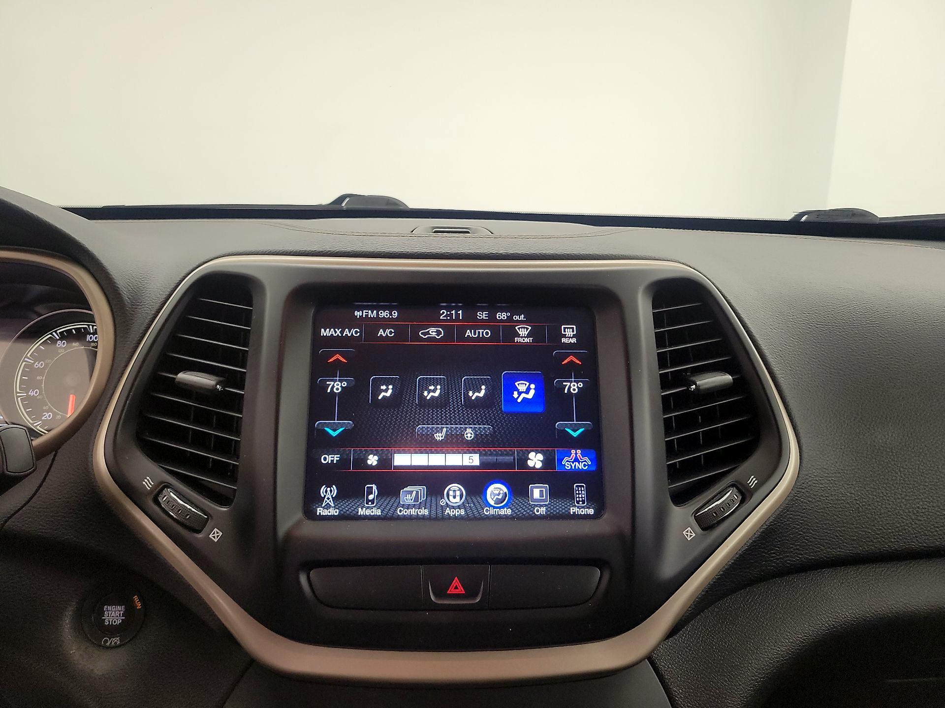 Thumbnail: 2016 Jeep Cherokee - 16