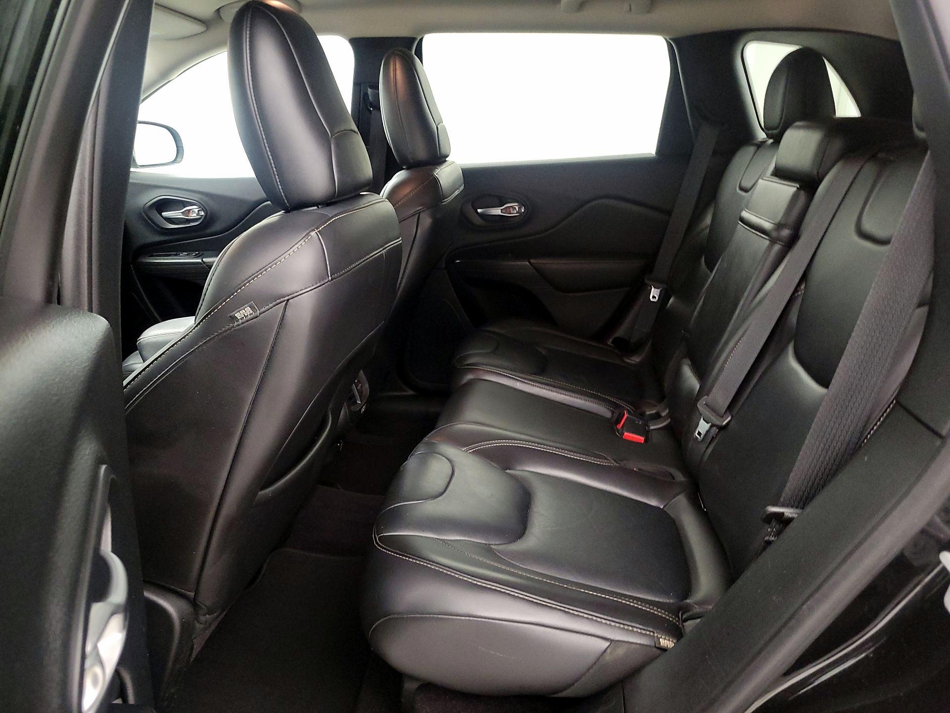 Thumbnail: 2016 Jeep Cherokee - 19