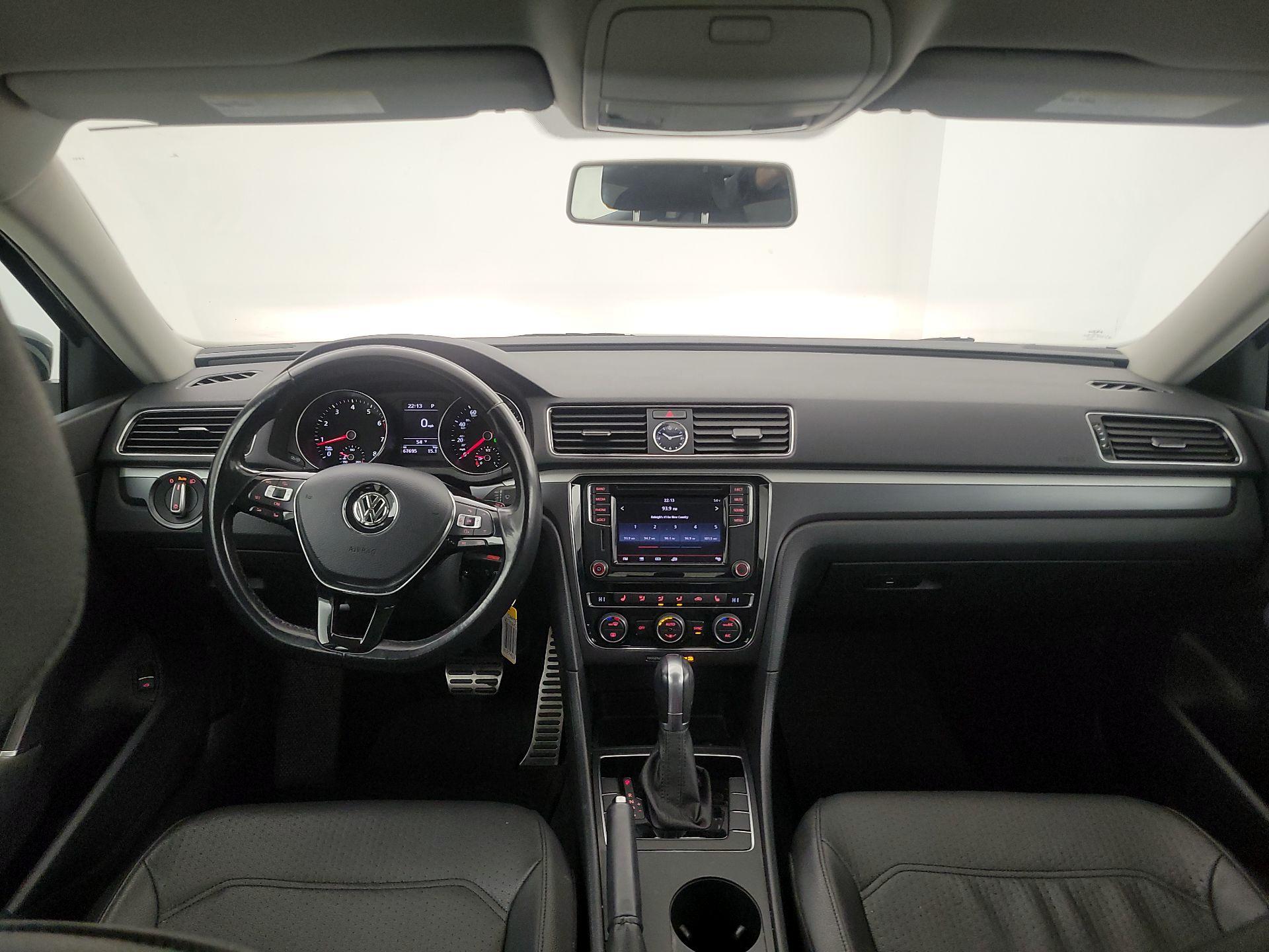 Thumbnail: 2017 Volkswagen Passat - 9