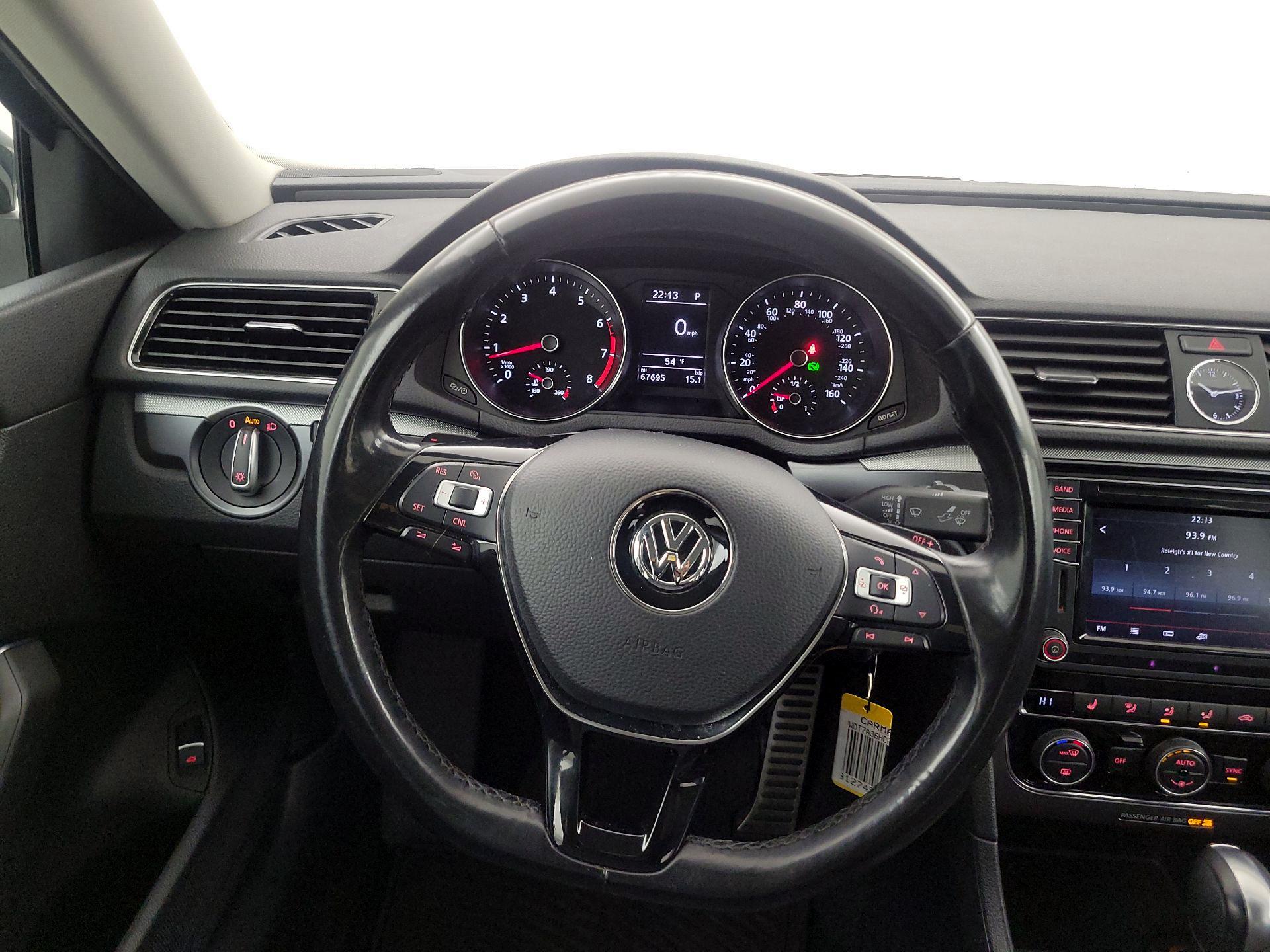 Thumbnail: 2017 Volkswagen Passat - 10