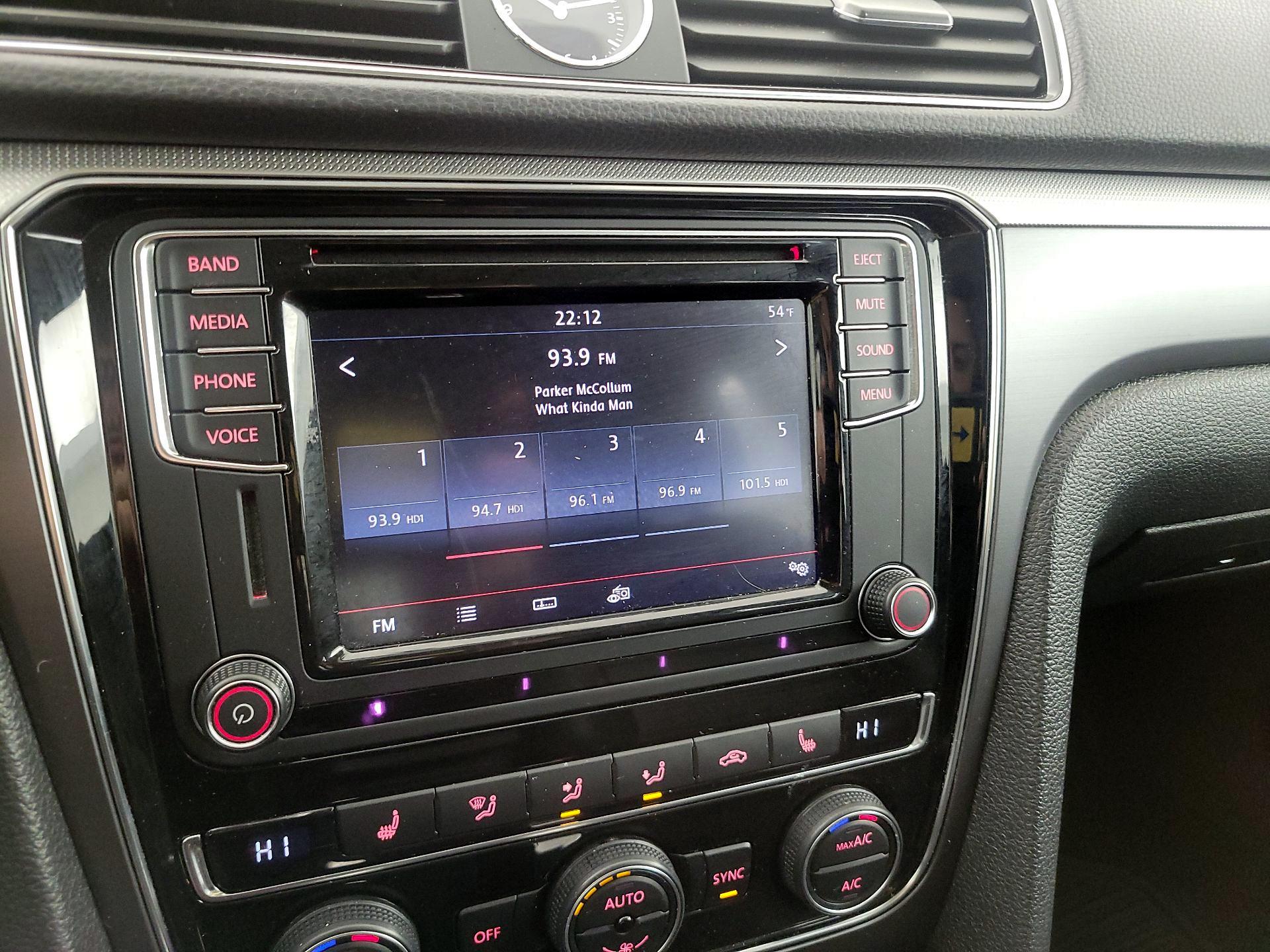 Thumbnail: 2017 Volkswagen Passat - 15