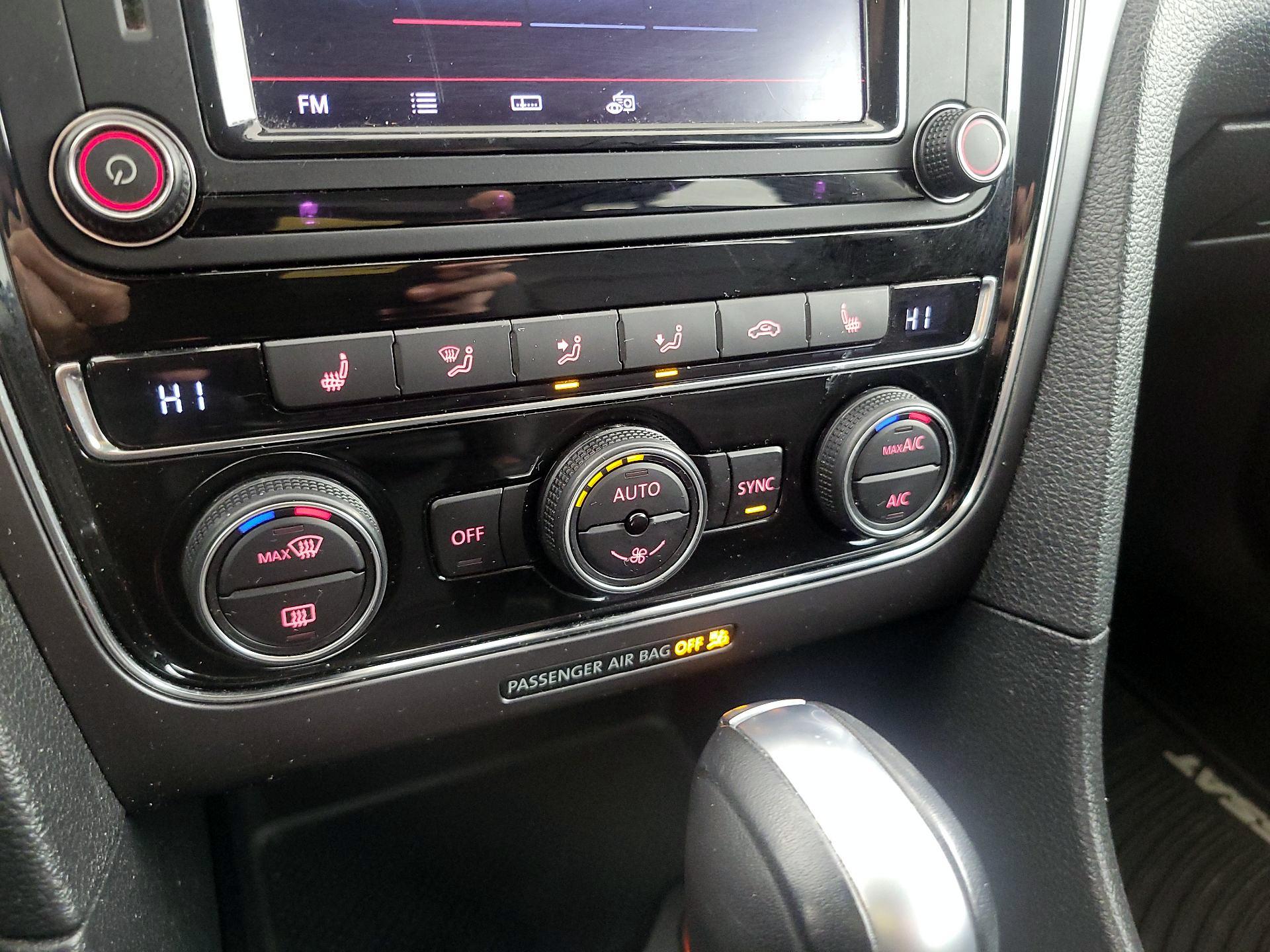 Thumbnail: 2017 Volkswagen Passat - 16