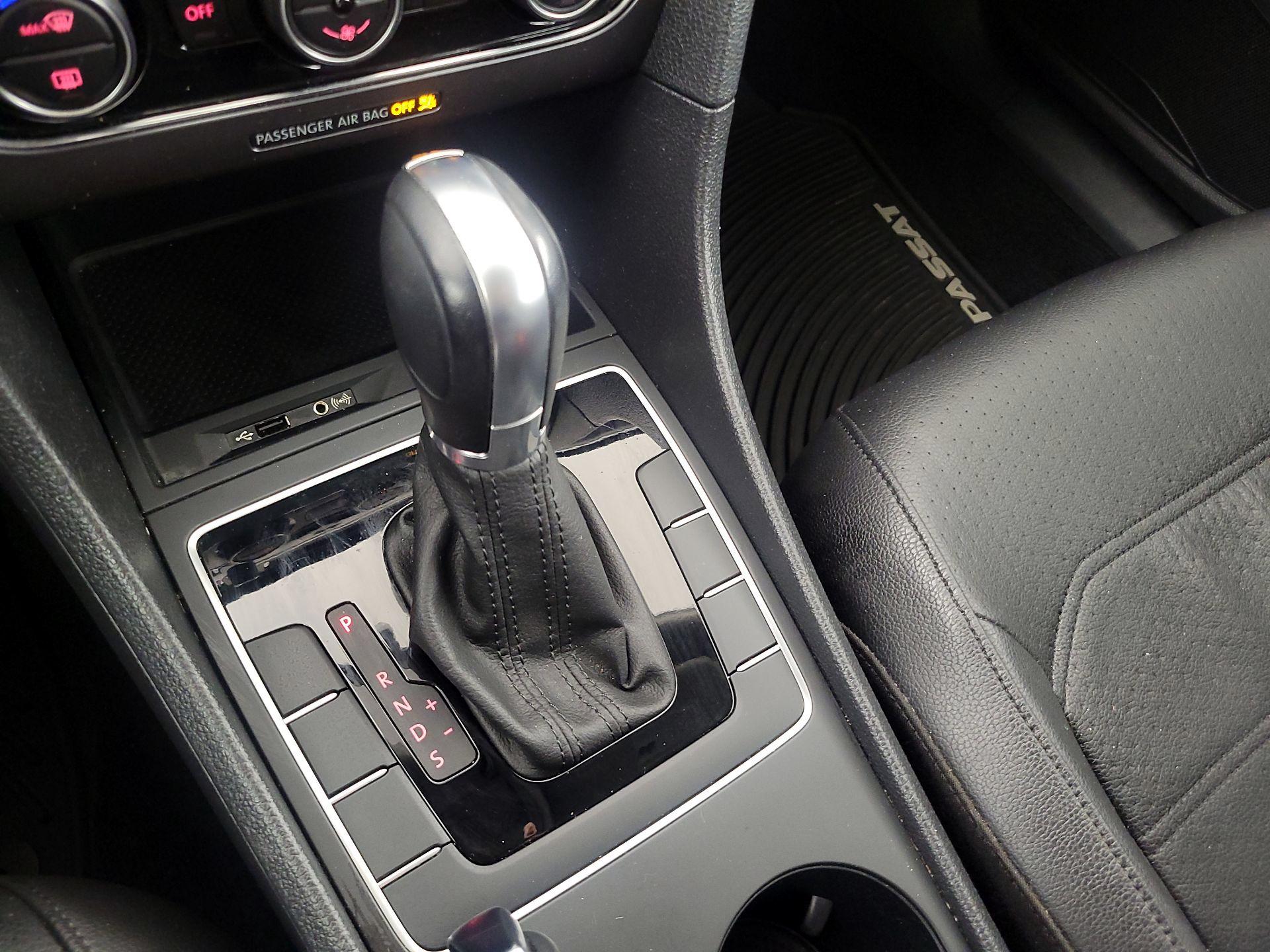 Thumbnail: 2017 Volkswagen Passat - 17