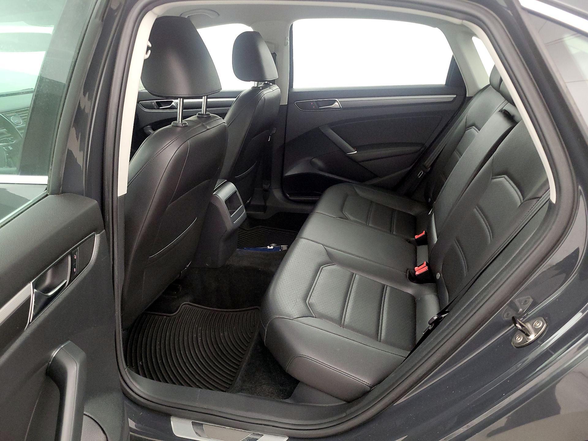 Thumbnail: 2017 Volkswagen Passat - 19