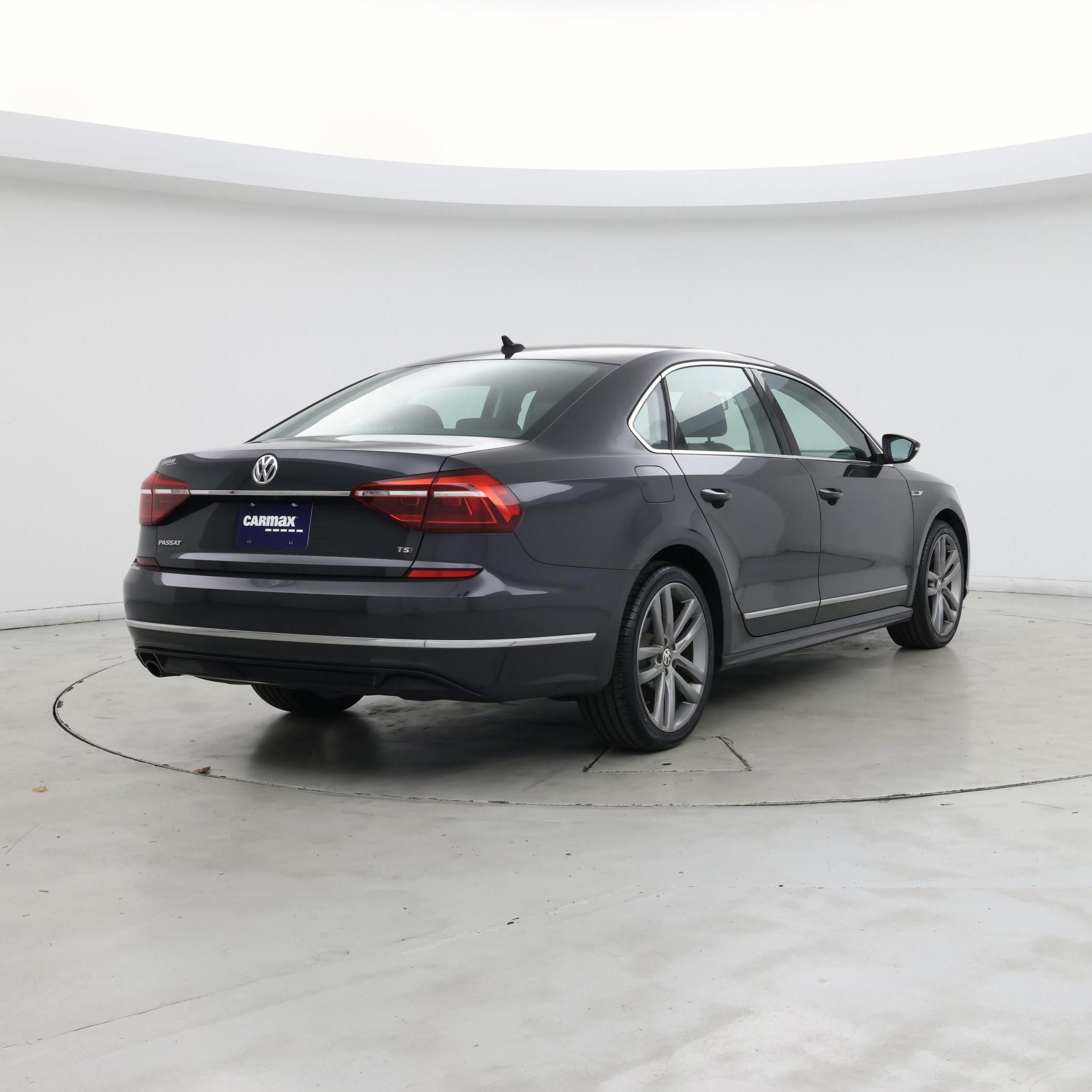 Thumbnail: 2017 Volkswagen Passat - 8