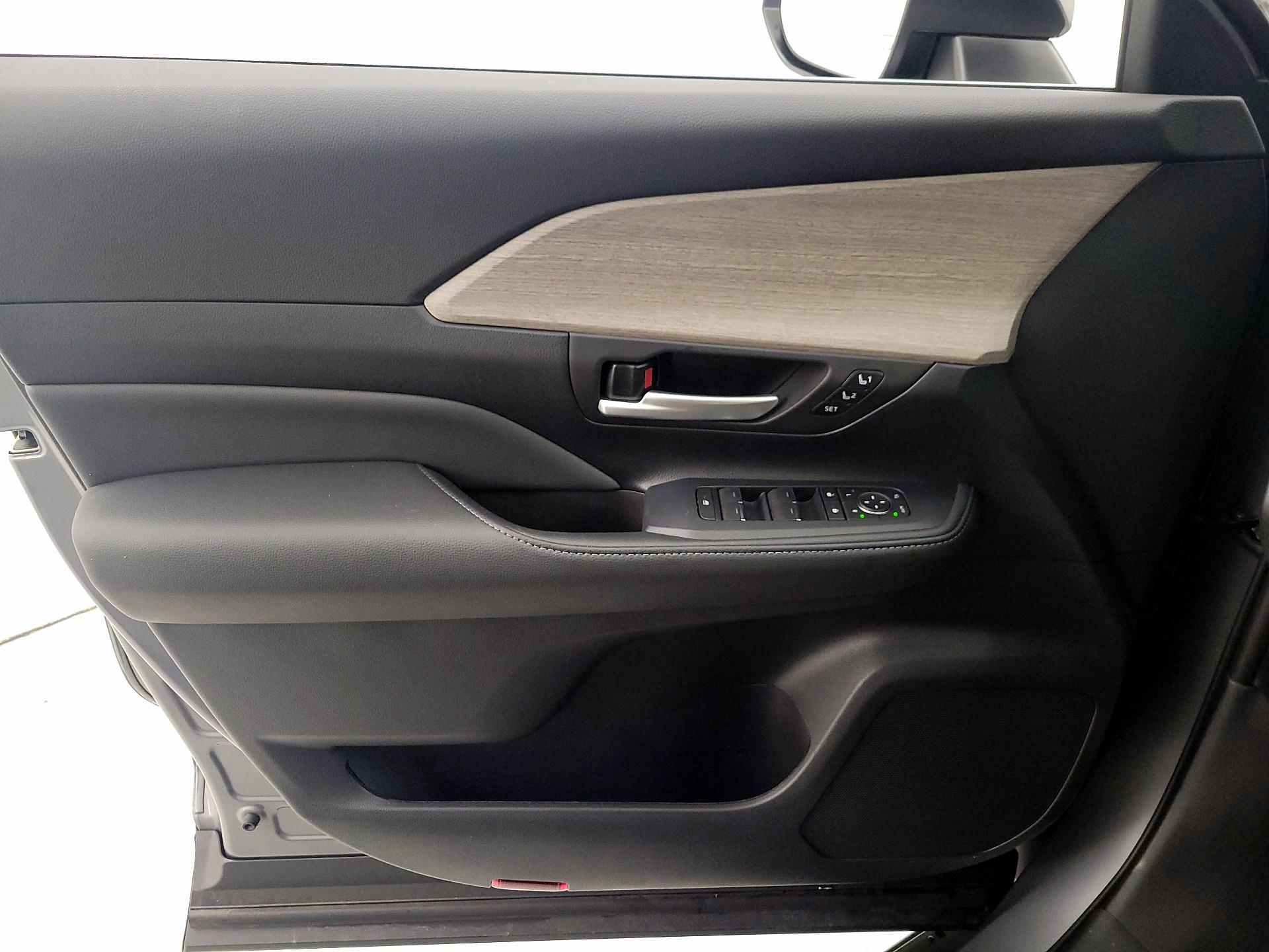 Thumbnail: 2025 Toyota Grand Highlander - 12