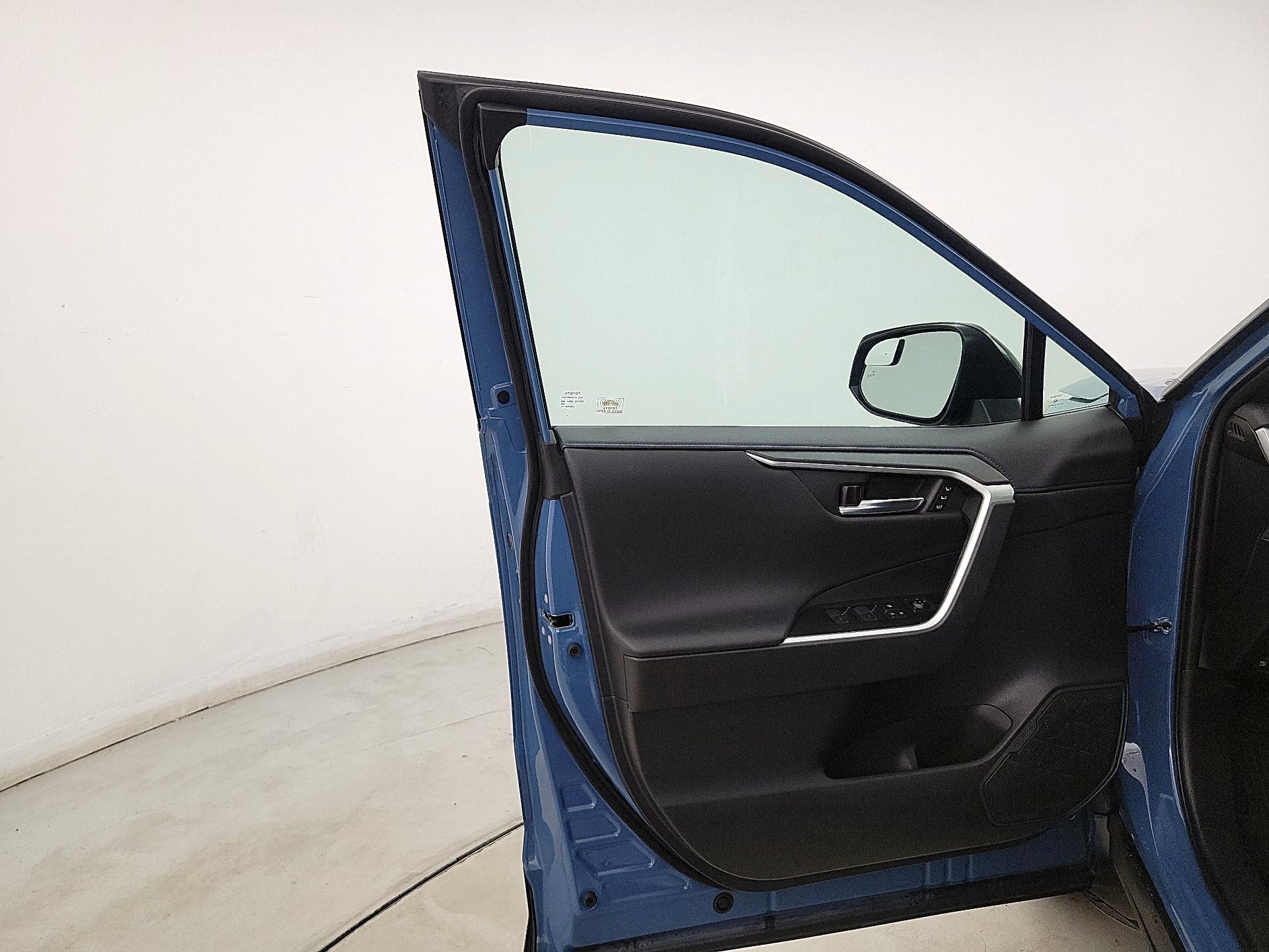 Thumbnail: 2022 Toyota RAV4 - 12