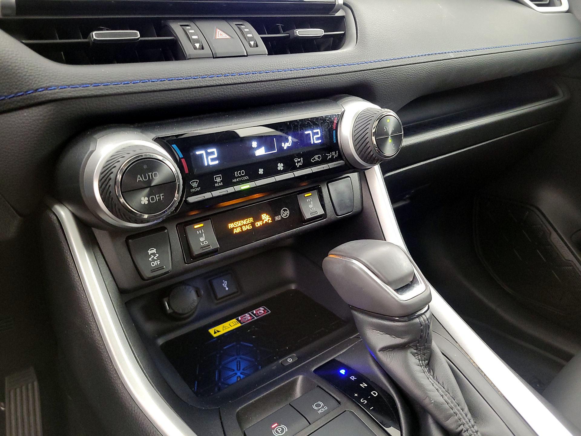 Thumbnail: 2022 Toyota RAV4 - 17