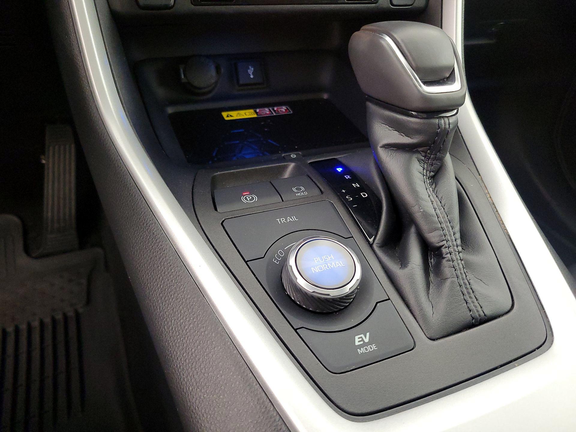 Thumbnail: 2022 Toyota RAV4 - 18