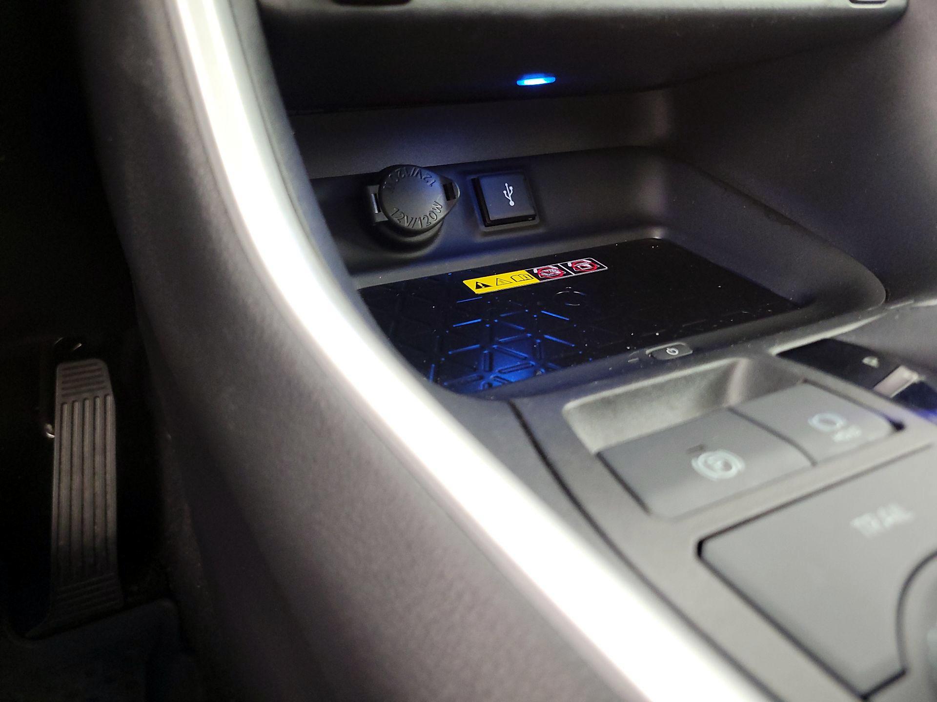 Thumbnail: 2022 Toyota RAV4 - 19