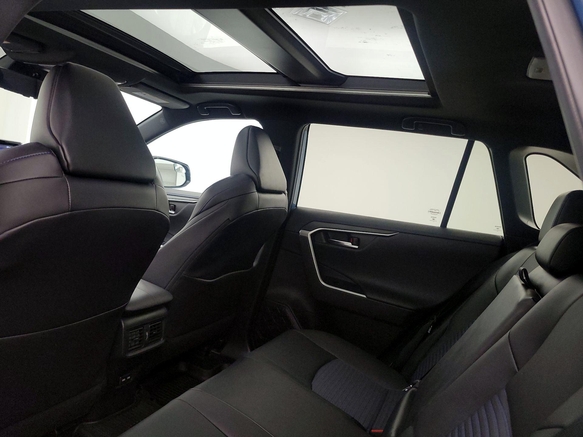 Thumbnail: 2022 Toyota RAV4 - 20