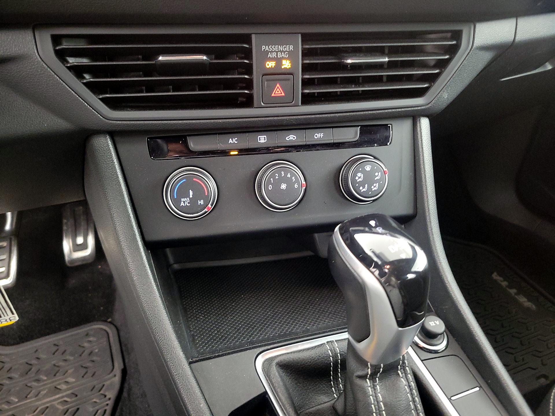 Thumbnail: 2023 Volkswagen Jetta - 16