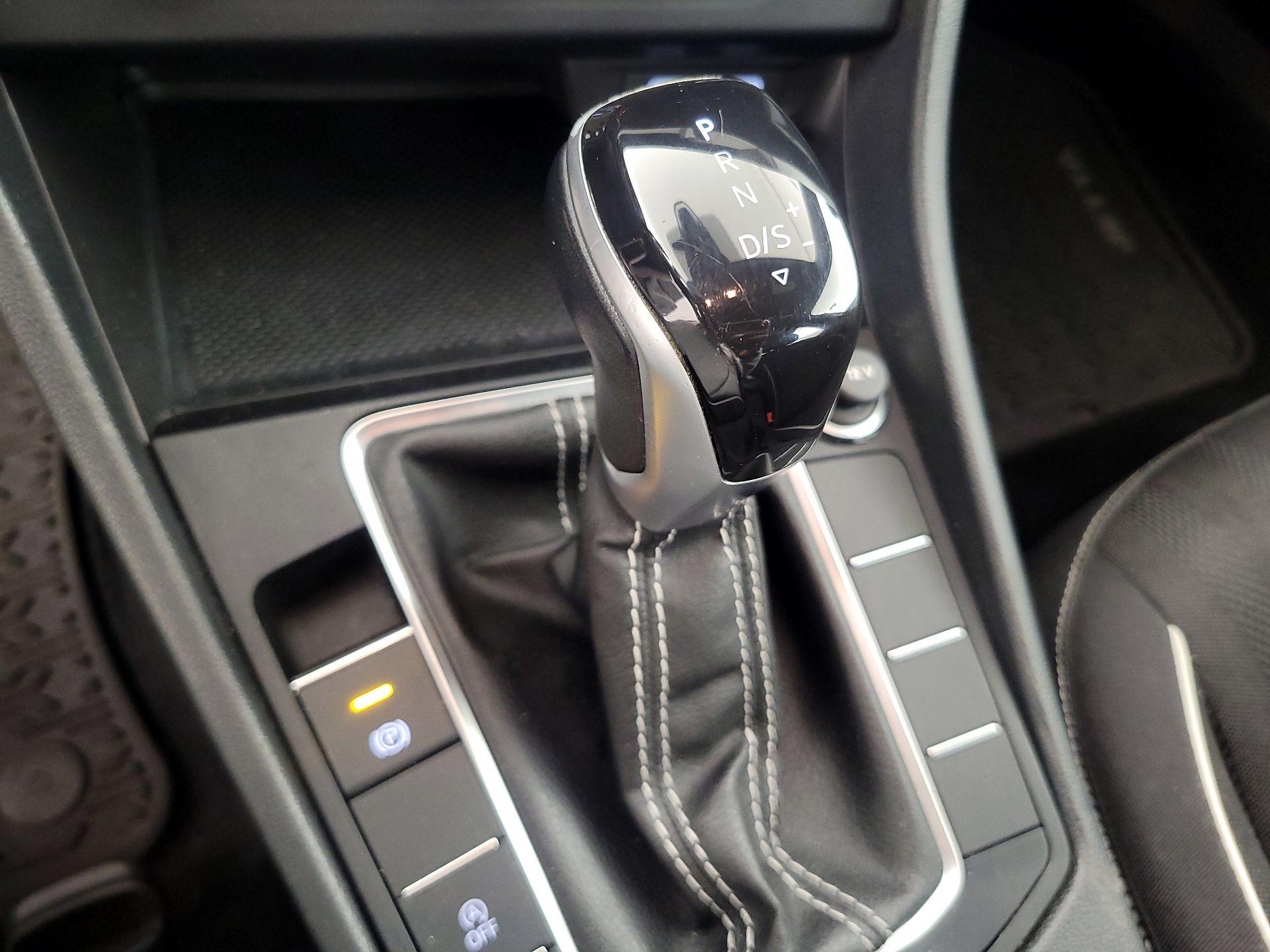 Thumbnail: 2023 Volkswagen Jetta - 17