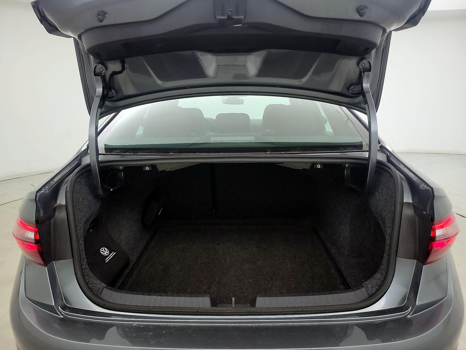 Thumbnail: 2023 Volkswagen Jetta - 20