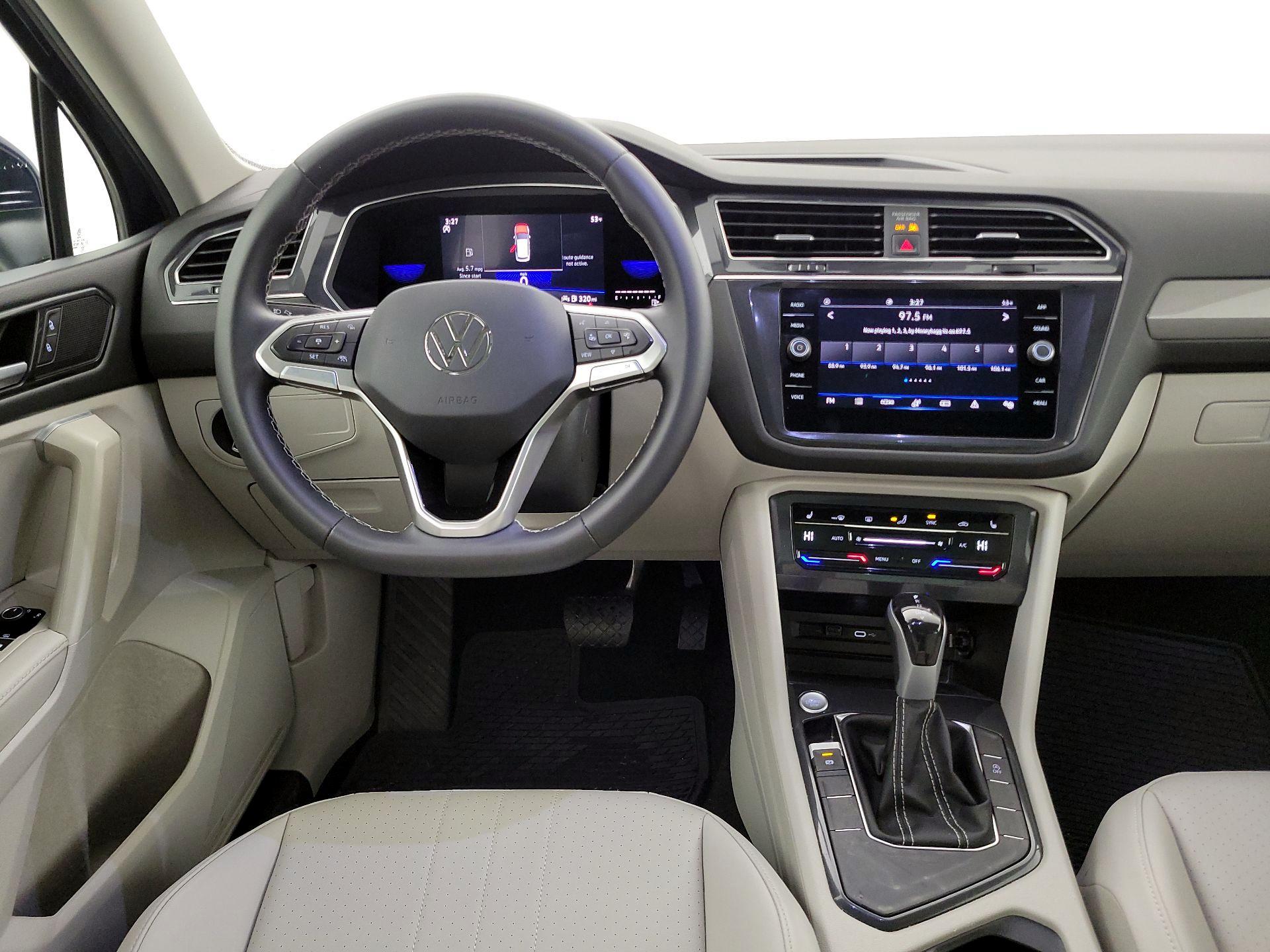 Thumbnail: 2023 Volkswagen Tiguan - 10