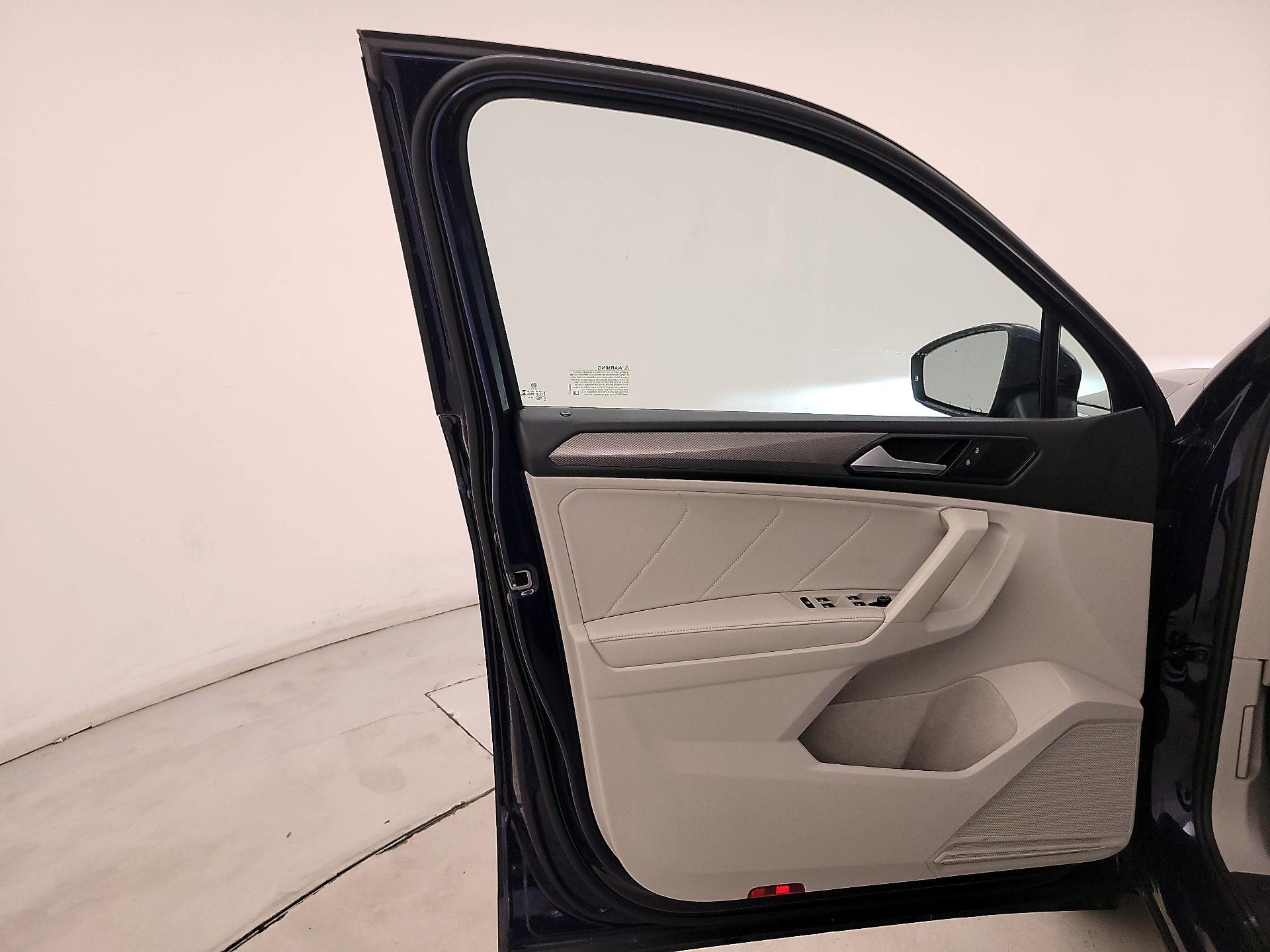 Thumbnail: 2023 Volkswagen Tiguan - 12