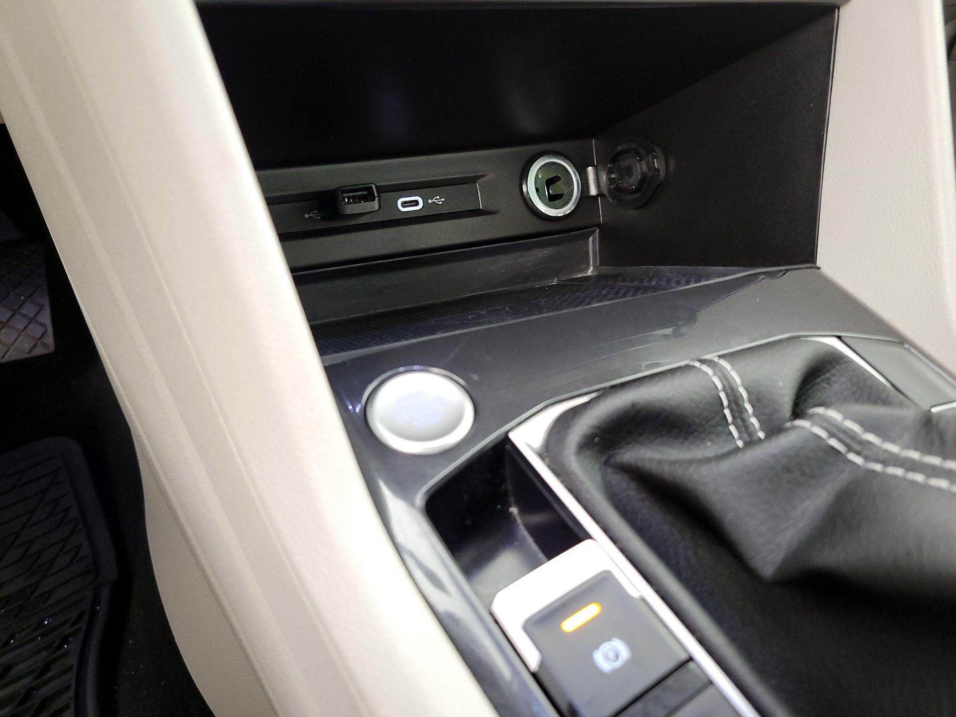 Thumbnail: 2023 Volkswagen Tiguan - 18