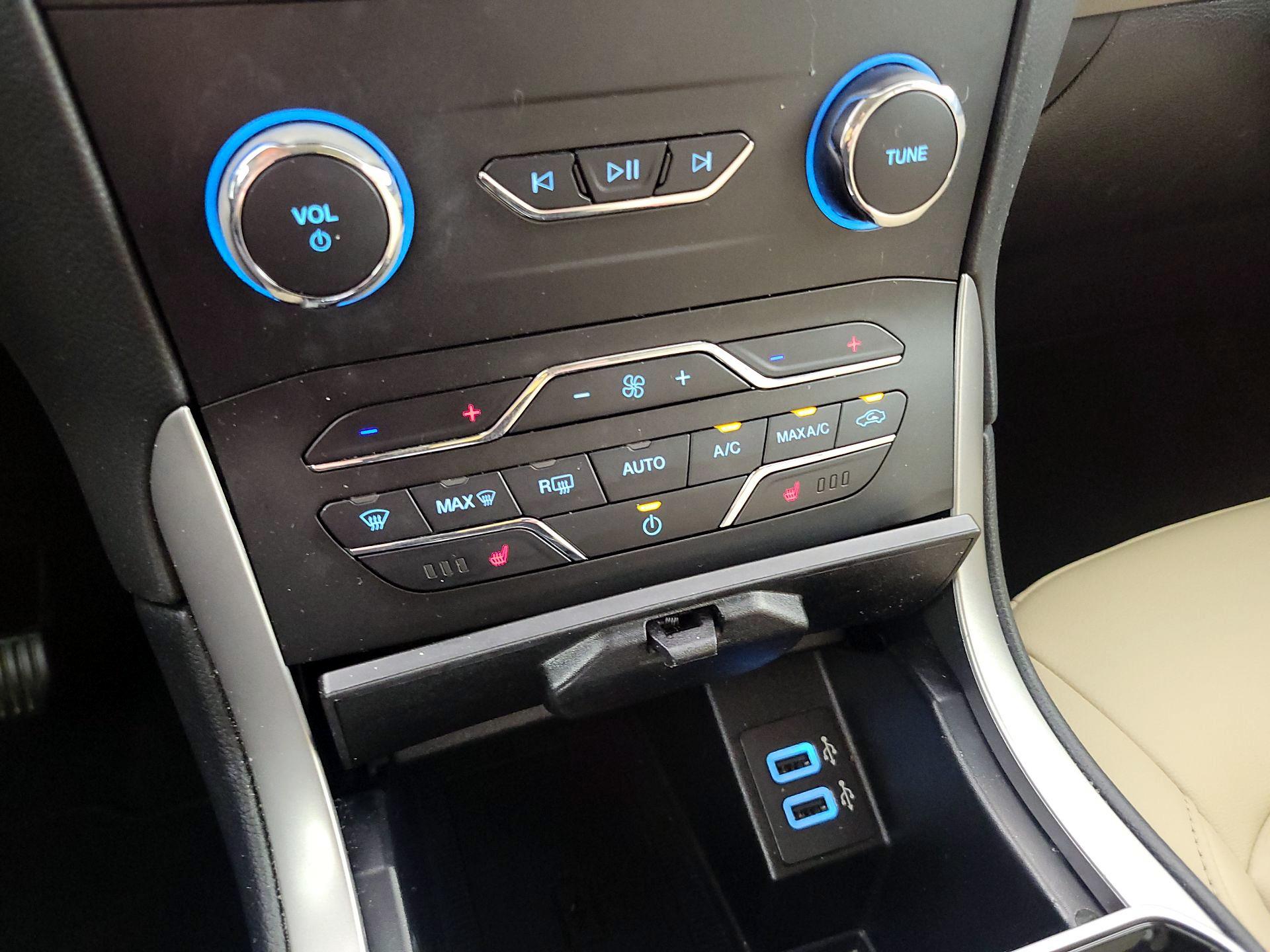 Thumbnail: 2019 Ford Edge - 16