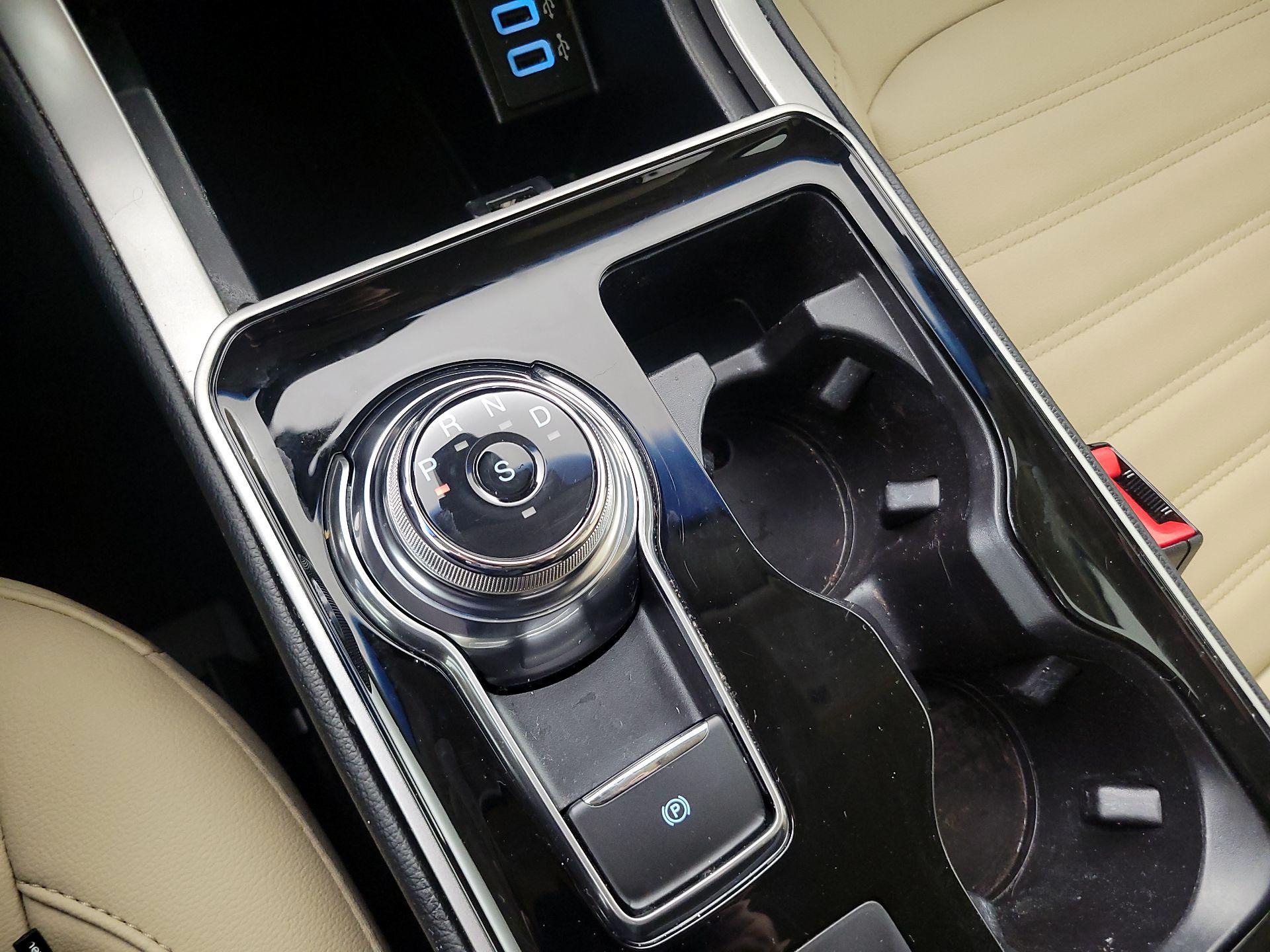 Thumbnail: 2019 Ford Edge - 17