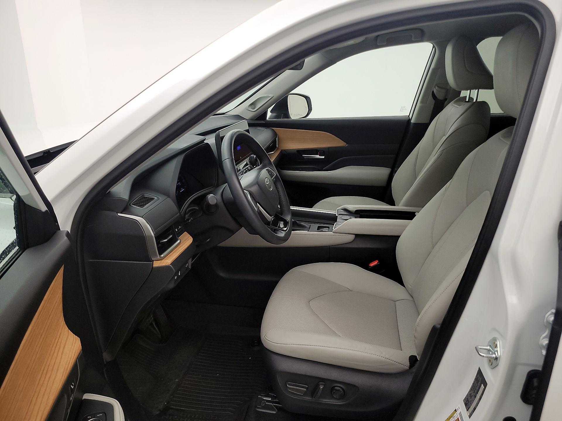 Thumbnail: 2024 Toyota Grand Highlander - 11