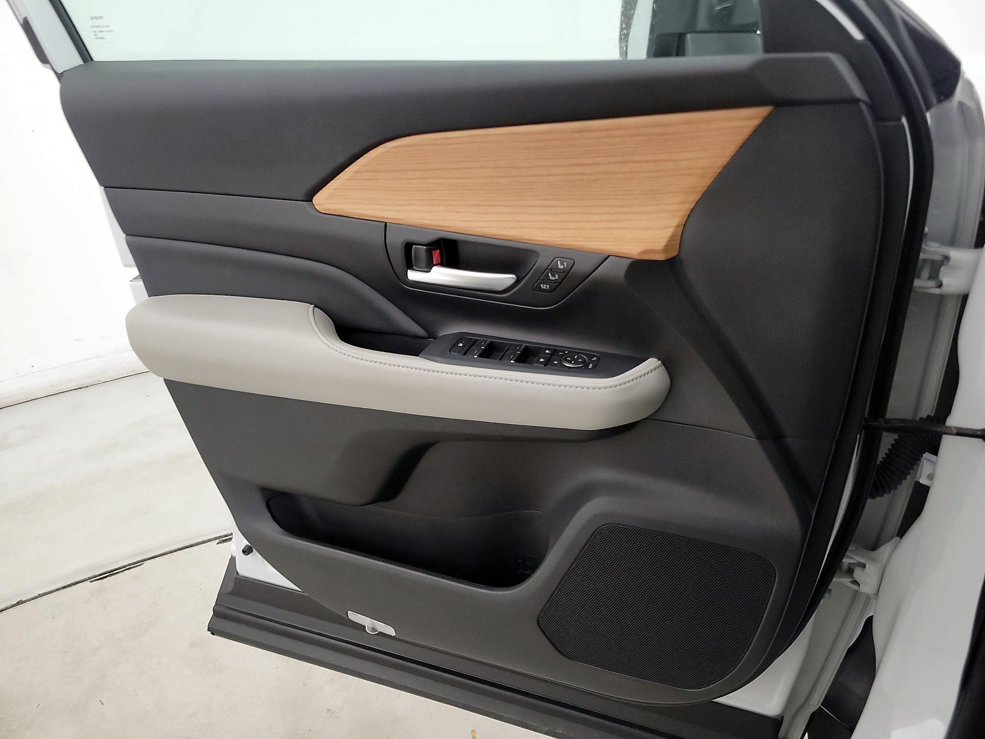 Thumbnail: 2024 Toyota Grand Highlander - 12