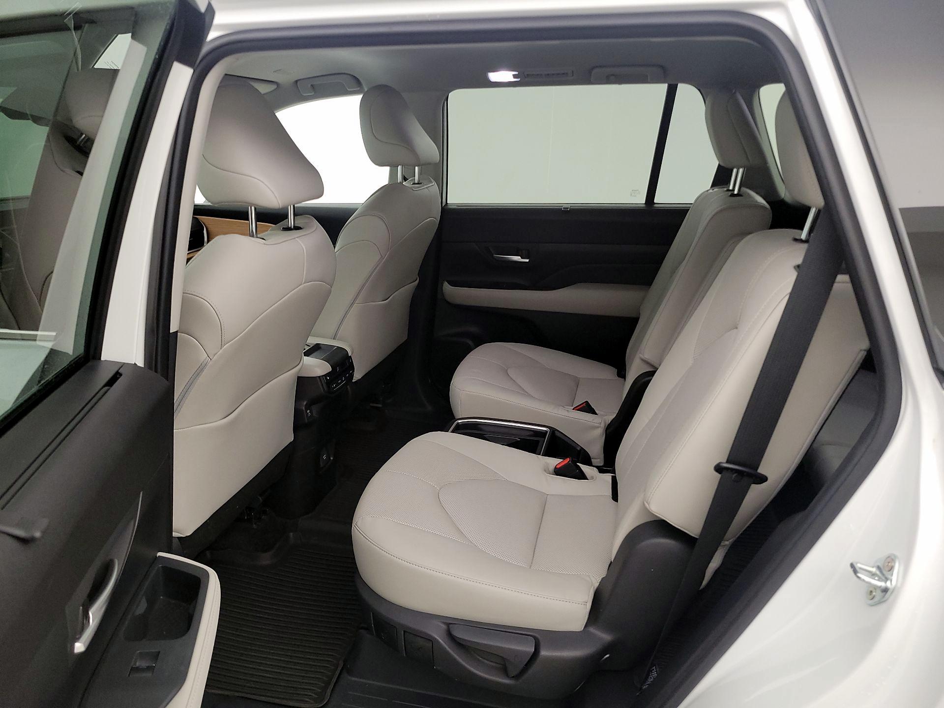 Thumbnail: 2024 Toyota Grand Highlander - 19