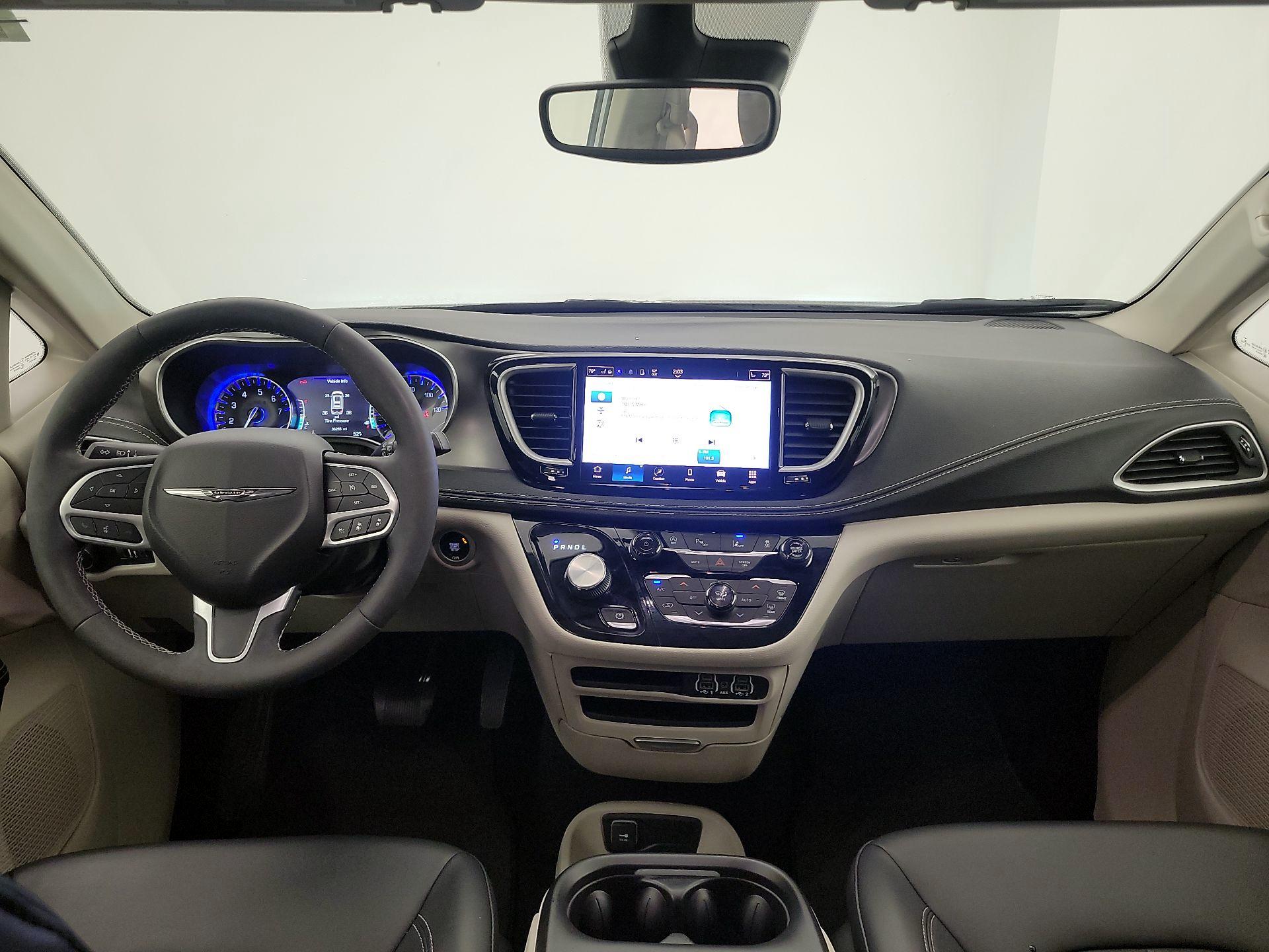 Thumbnail: 2023 Chrysler Pacifica - 9