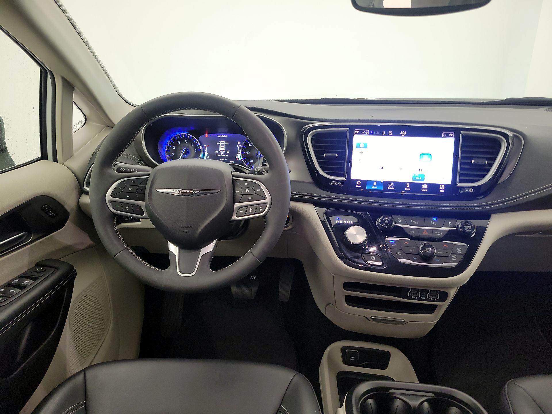 Thumbnail: 2023 Chrysler Pacifica - 10