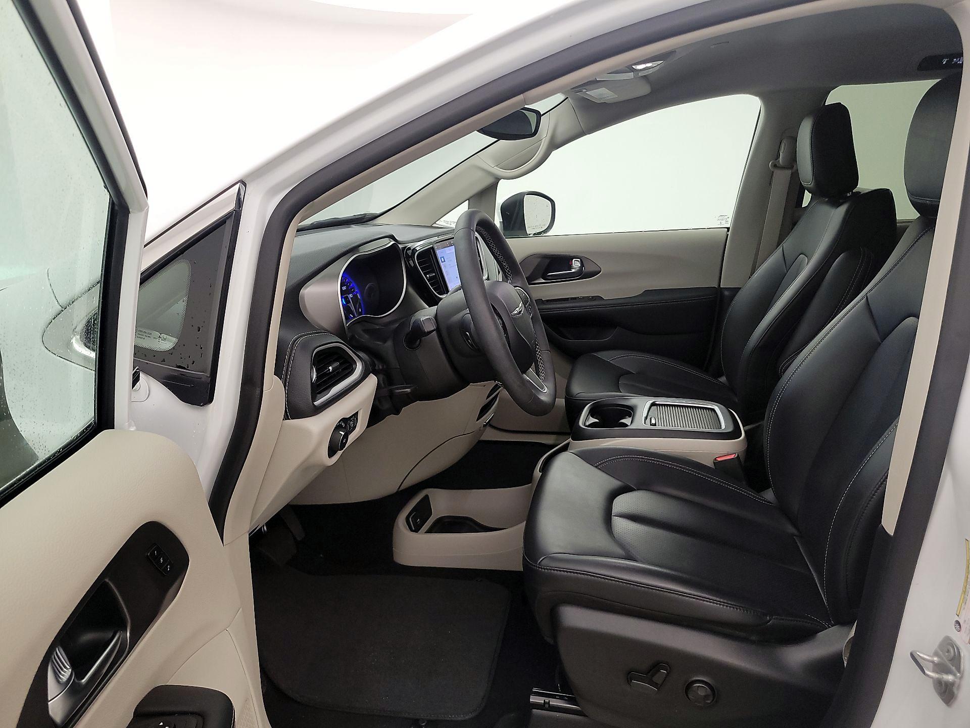 Thumbnail: 2023 Chrysler Pacifica - 11