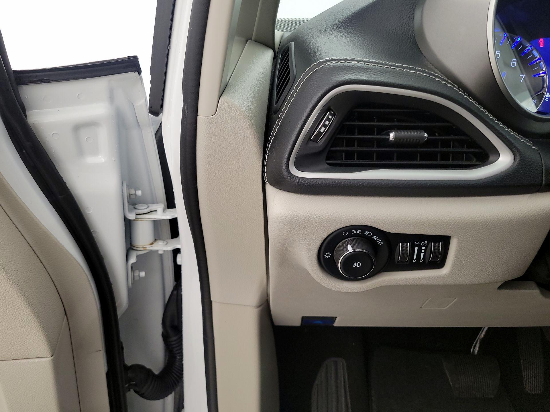 Thumbnail: 2023 Chrysler Pacifica - 13