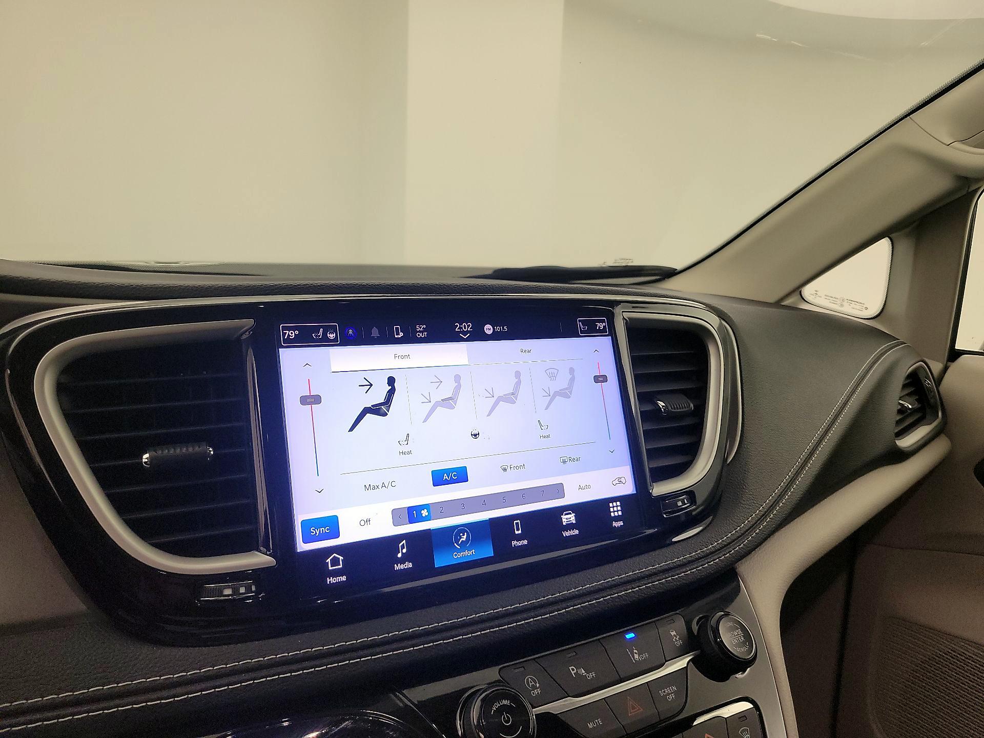 Thumbnail: 2023 Chrysler Pacifica - 16