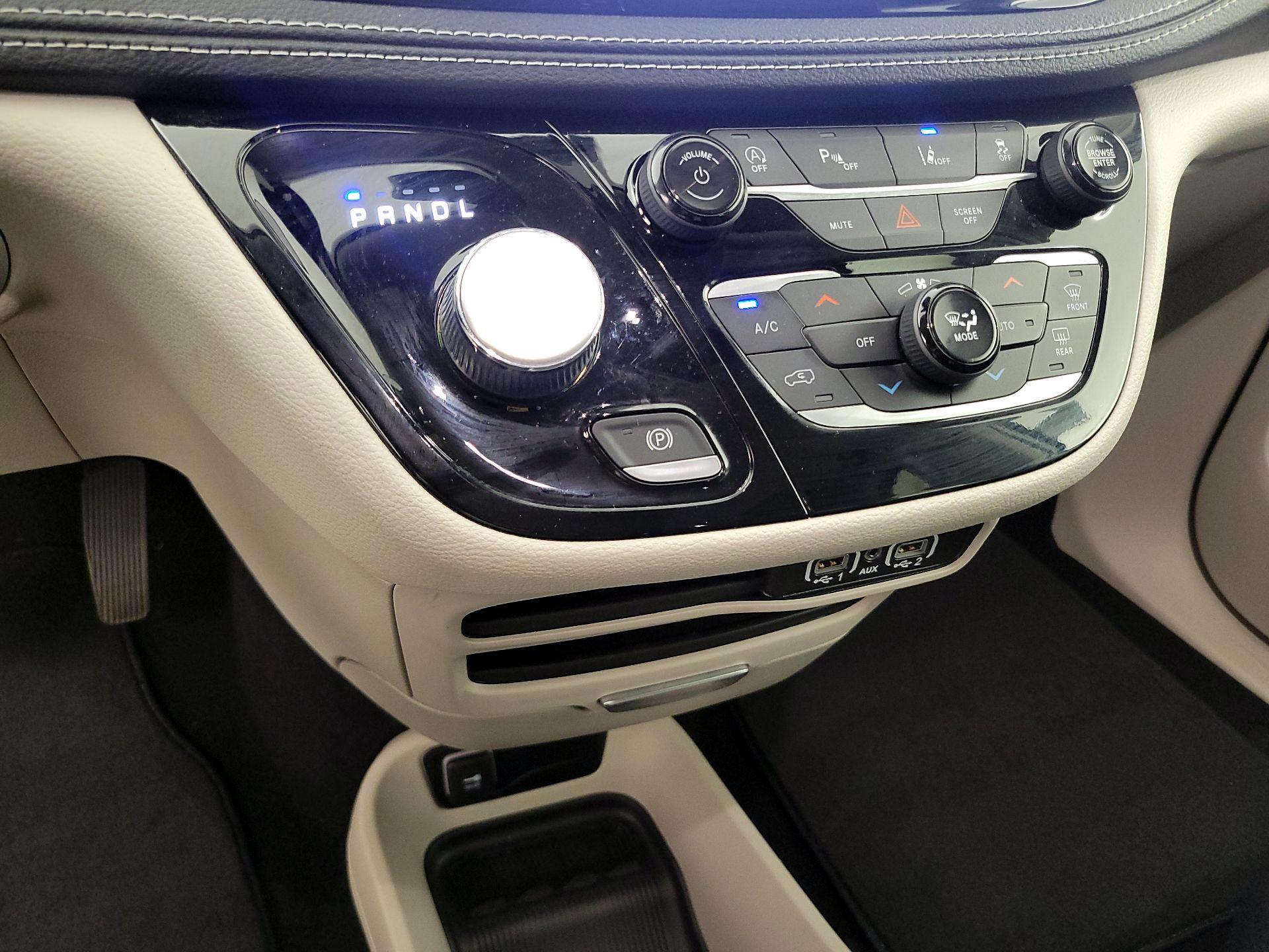 Thumbnail: 2023 Chrysler Pacifica - 17