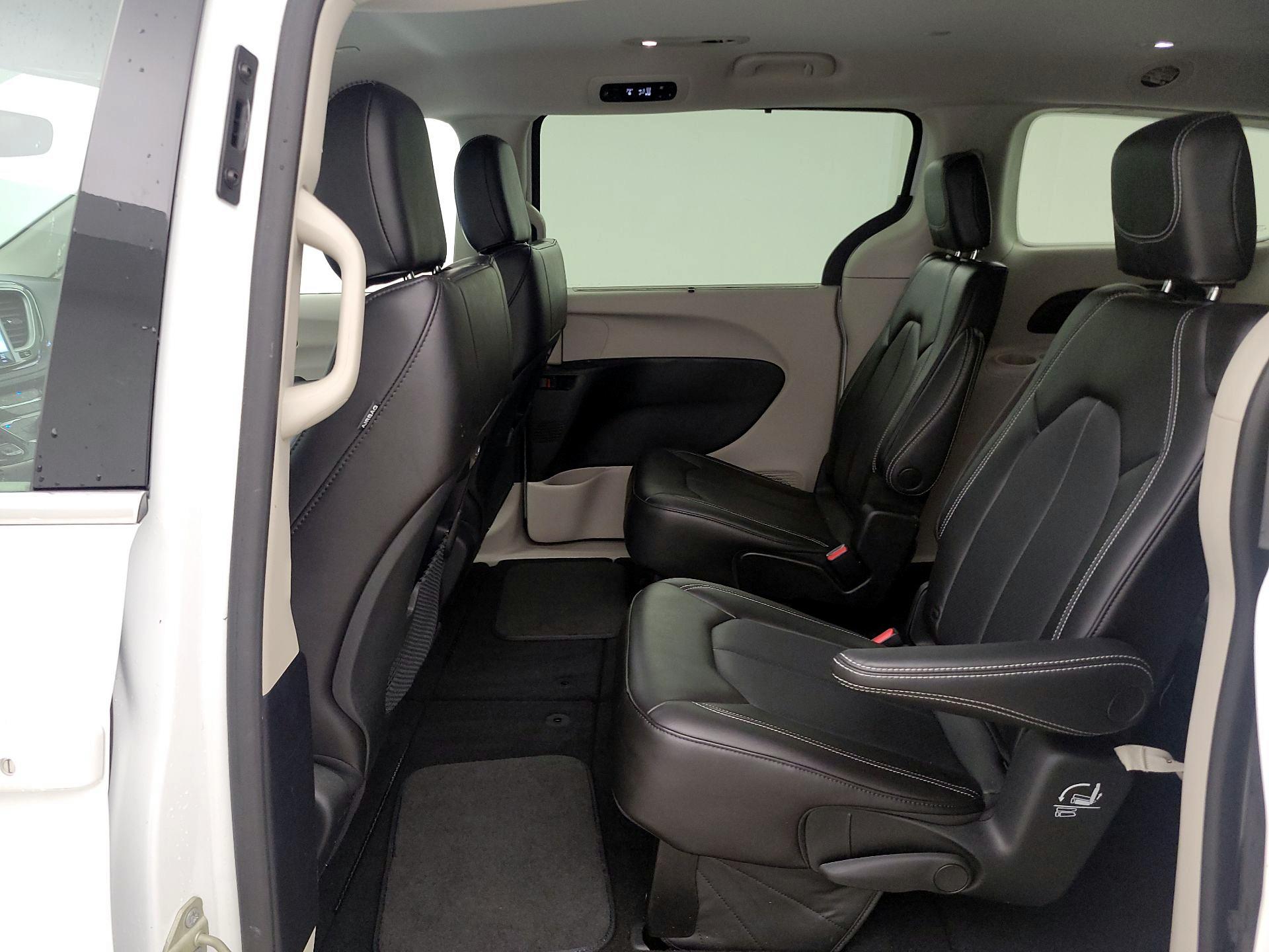 Thumbnail: 2023 Chrysler Pacifica - 19