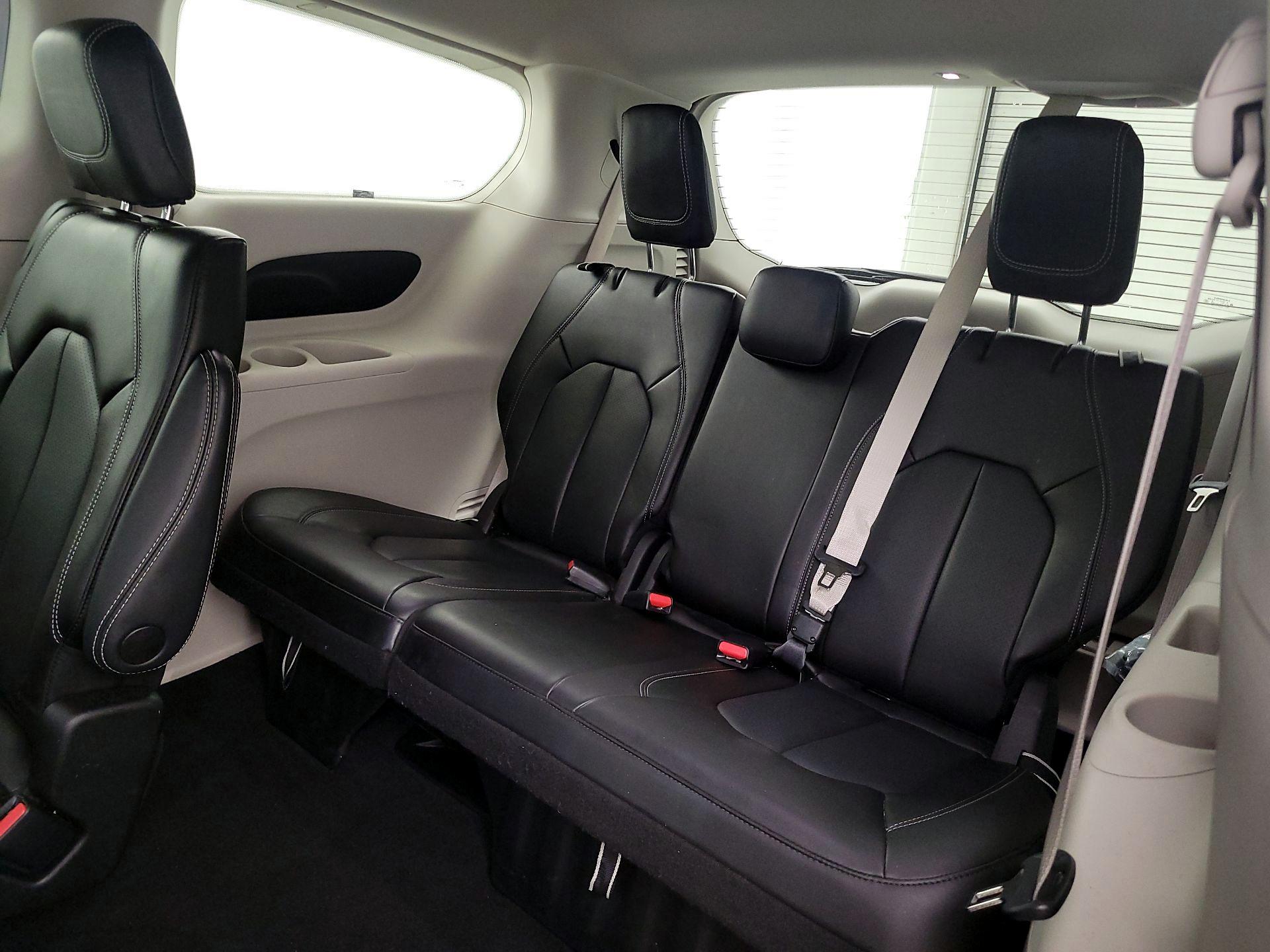 Thumbnail: 2023 Chrysler Pacifica - 20