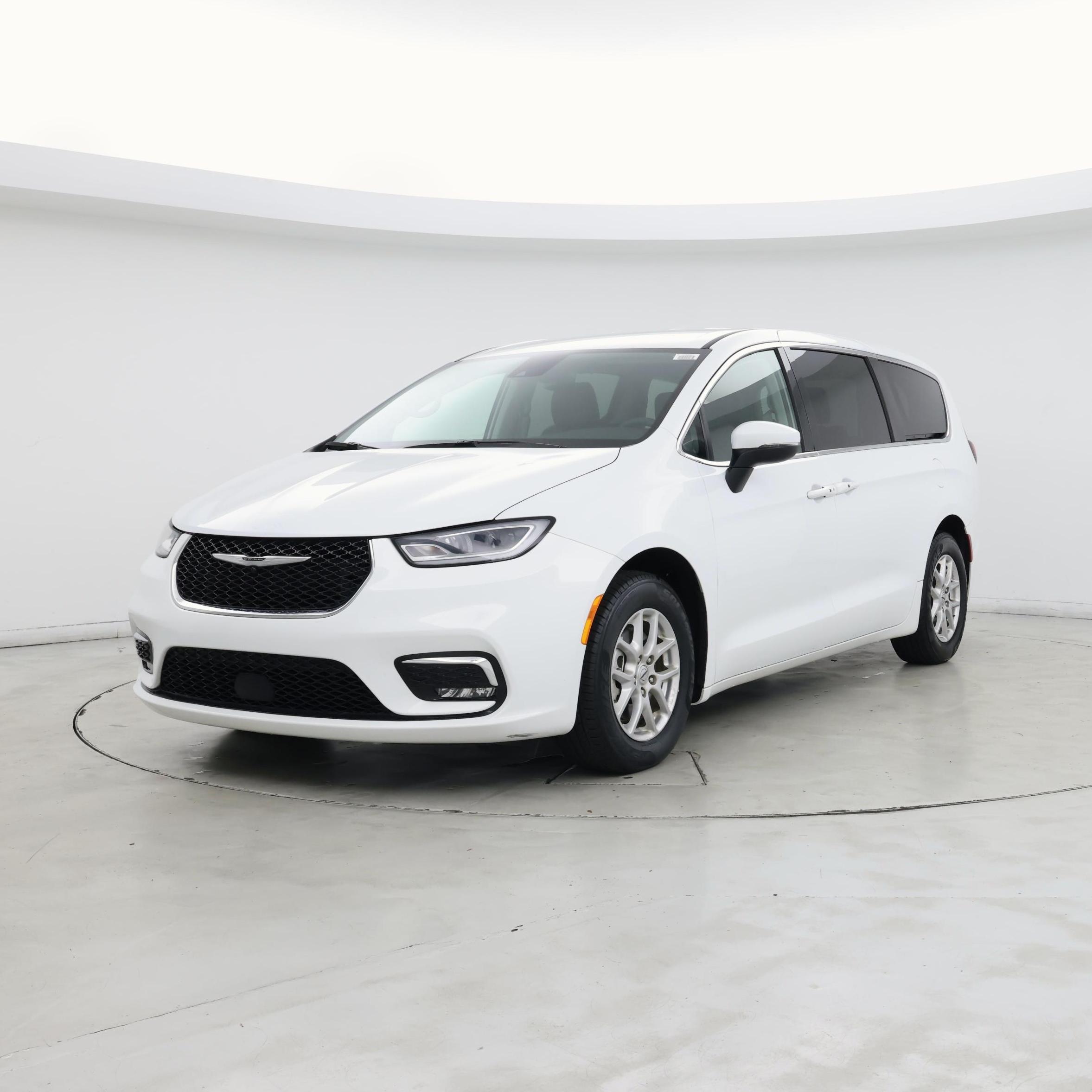 Thumbnail: 2023 Chrysler Pacifica - 4