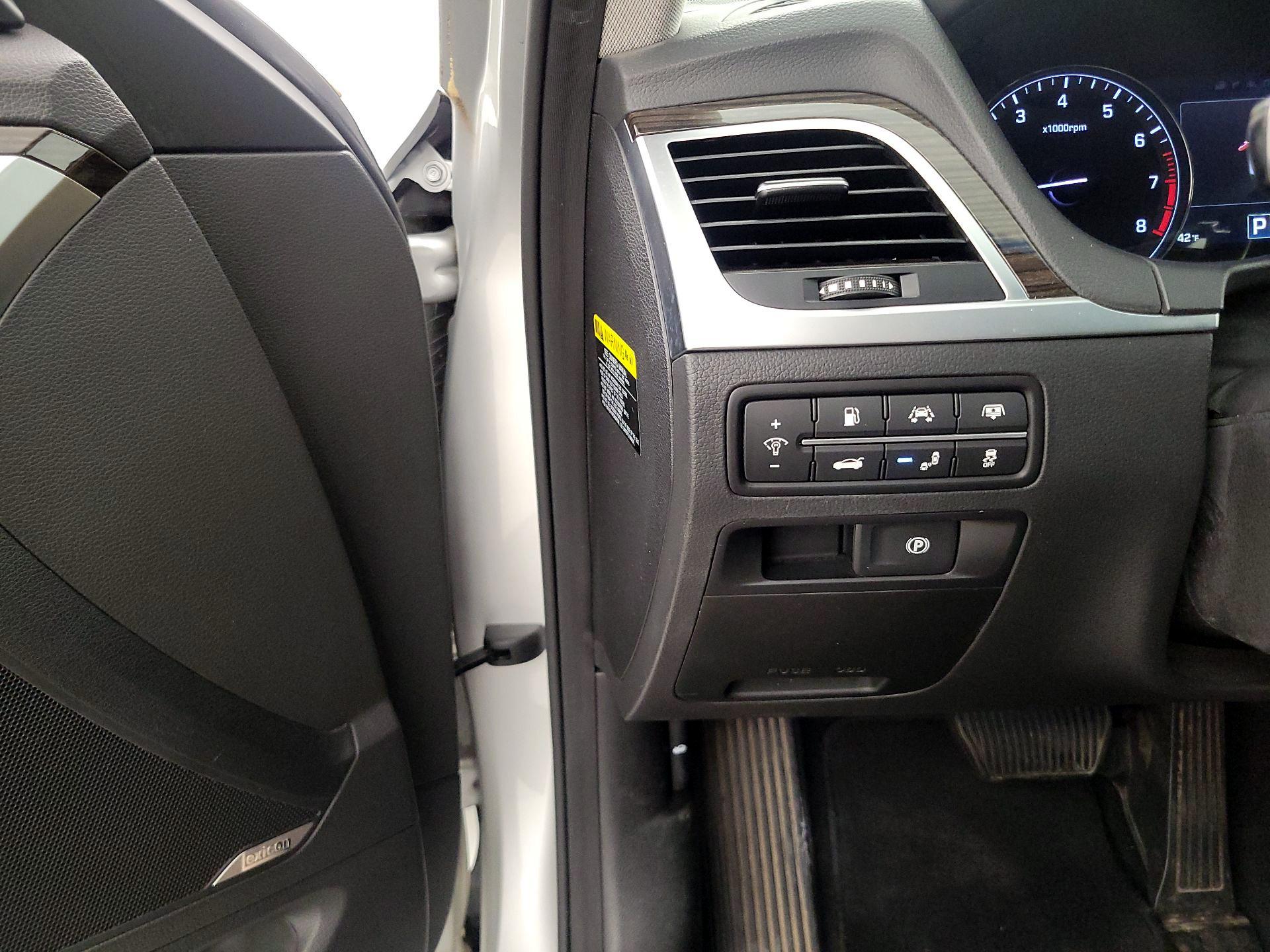 Thumbnail: 2015 Hyundai Genesis - 13