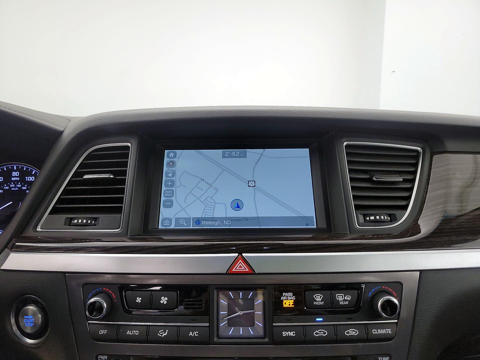 Thumbnail: 2015 Hyundai Genesis - 14