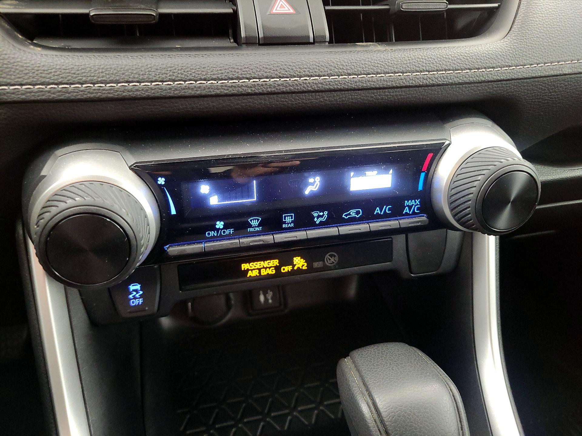 Thumbnail: 2019 Toyota RAV4 - 16