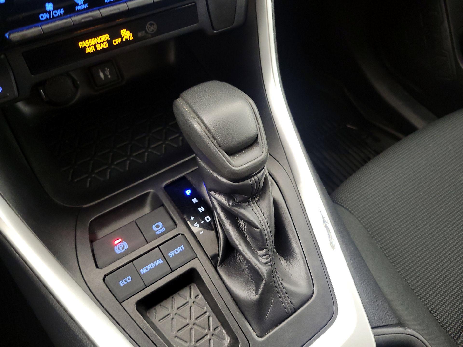 Thumbnail: 2019 Toyota RAV4 - 17